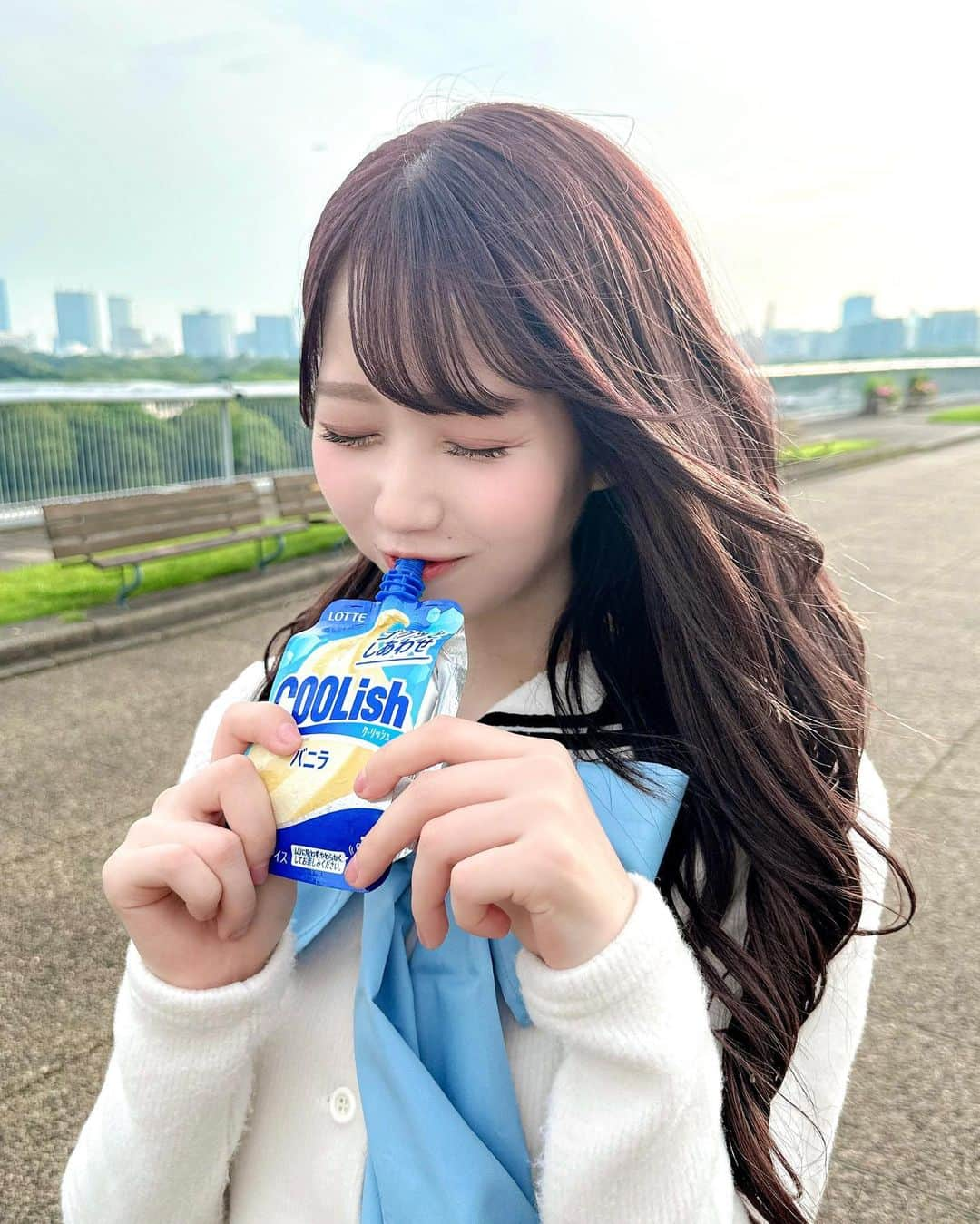 大谷映美里さんのインスタグラム写真 - (大谷映美里Instagram)「「だからとて」オフショ🫧 MVが公開されました〜❕ ちょっと切なくて…好き歌詞がいっぱいあるこの曲🎧🤍 みなさんにも沢山聴いていただきたいです🫶🏻 制服が似合うようにちょっと髪を暗くしてます🍇✨」7月11日 23時24分 - otani_emiri