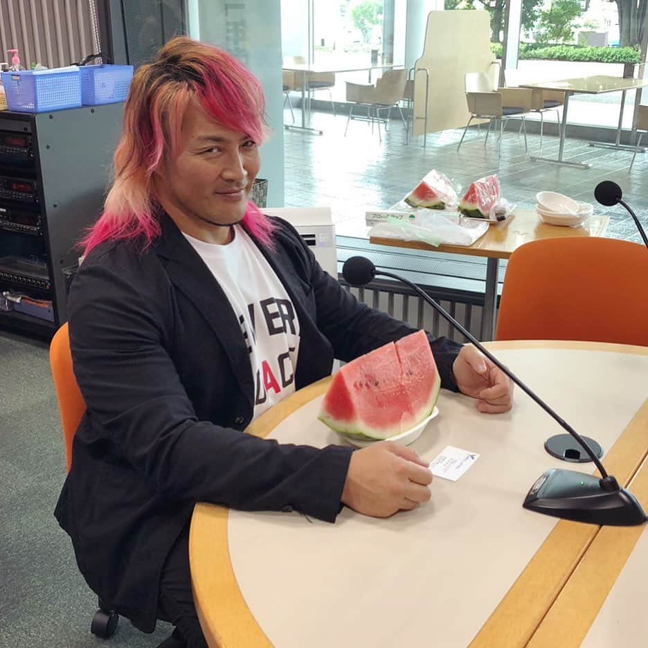 棚橋弘至さんのインスタグラム写真 - (棚橋弘至Instagram)「スイカ🍉 #山形 全力プロモーション。  #njpw #G1CLIMAX33 #尾花沢スイカ」7月11日 23時39分 - hiroshi_tanahashi