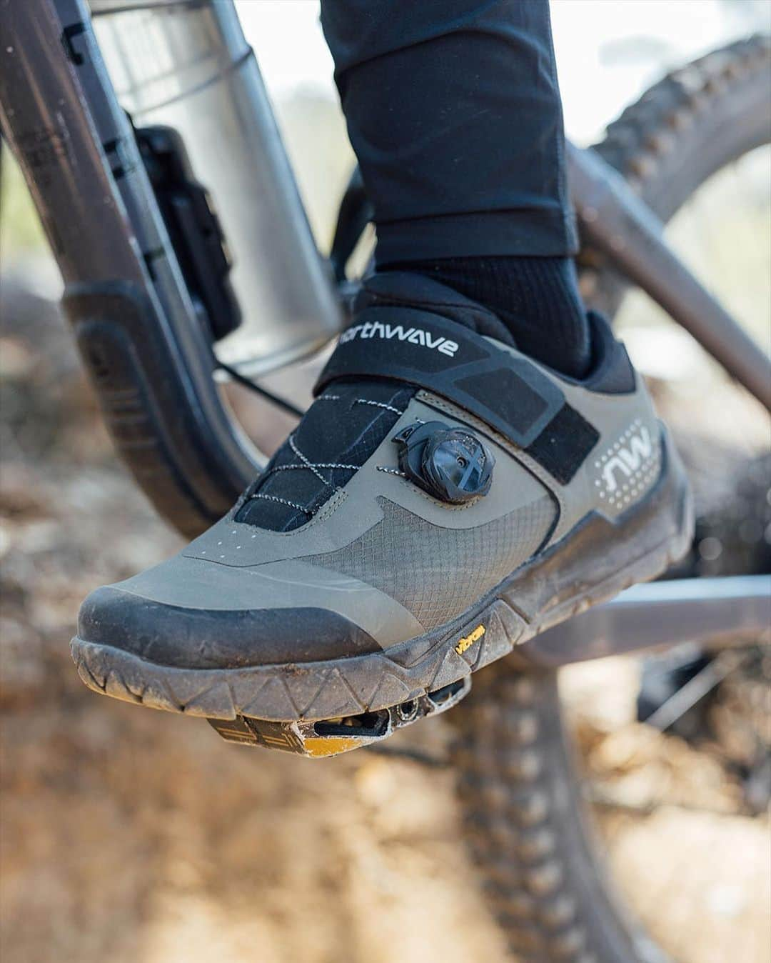 ビブラムさんのインスタグラム写真 - (ビブラムInstagram)「Discover the true taste of fun and freedom. The new @northwave_official Overland Plus are crafted to wrap your feet ensuring the bike control on the toughest terrain, thanks to the #VibramMegagrip compound, which offers unparalleled grip on wet and dry surfaces.  Via @northwave_official   #Vibram #ConfidenceInEveryStep #YourConnectionToEarth」7月11日 23時41分 - vibram