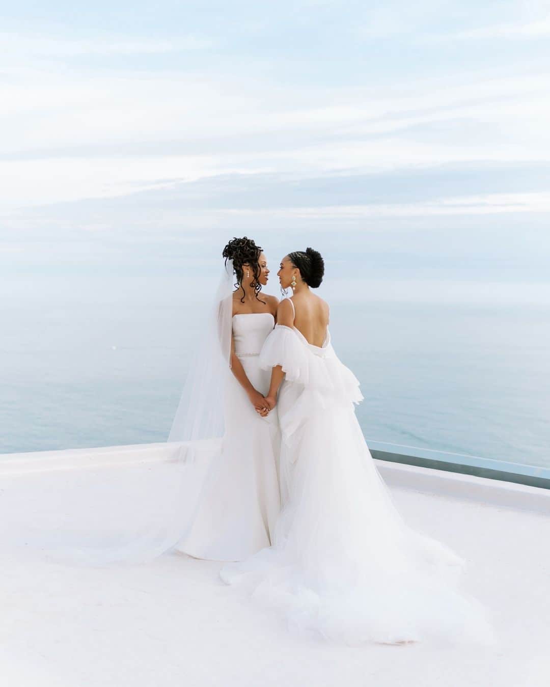 Pronoviasさんのインスタグラム写真 - (PronoviasInstagram)「A moment that lasts forever 💛   #PronoviasBrides @kaylahcburton and @ccallenfilm absolutely breathtaking in Oberon & Antiope dresses 💛   Photography: @juliakaptelova_photography  Venue: @villaoliviero  Event Planning: @lacallaevents  Hair and Makeup: @beautylivery @enim_makeup  Flowers: @floragardenpositano  Stationery: @italy_wedding_accessories  Musicians: @weddingdeejay @string4you  Accessories: @christienicolaides Cape: @varca.bridal   Share your love story at pronovias.com/share-love-story ✨」7月11日 23時45分 - pronovias