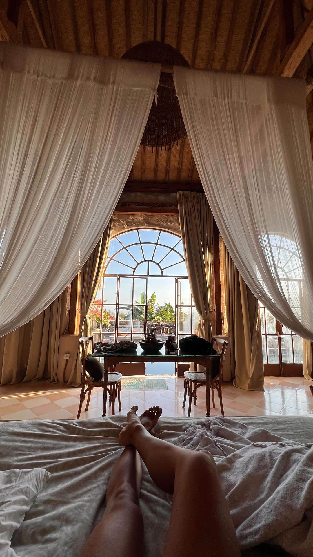 Rachel Apollonioのインスタグラム：「Days at @torajabambu 💘」