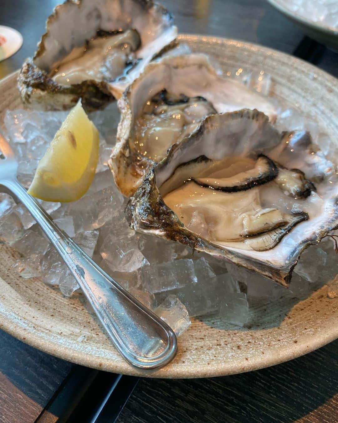 松尾依里佳さんのインスタグラム写真 - (松尾依里佳Instagram)「・  野菜たっぷり 広島空港でお好み焼き♡  帰りも空港で 牡蠣パーティー  #デスクネッツネオ #広島日帰り撮影」7月12日 0時04分 - erika.matsuo