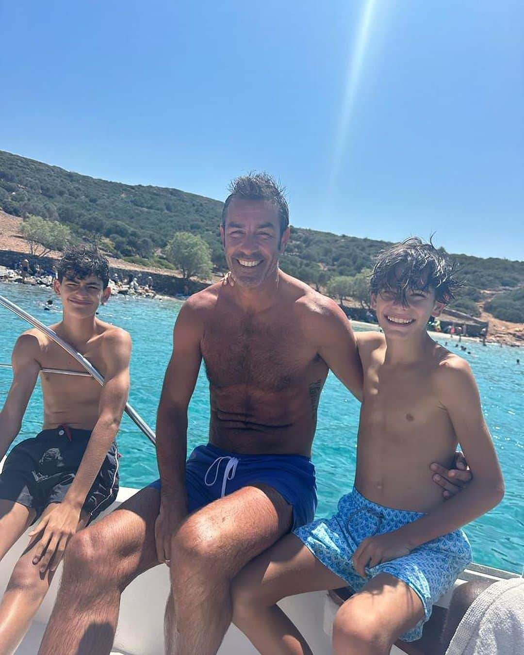 ロベール・ピレスさんのインスタグラム写真 - (ロベール・ピレスInstagram)「Vacances en famille... Mais pas que ! On lâche jamais l'entraînement 😅  Merci au @royalmarminbay et à @athinagoras_andriadakis_ pour l'accueil 🤩  #Crete #Vacances」7月12日 0時24分 - robert_pires07