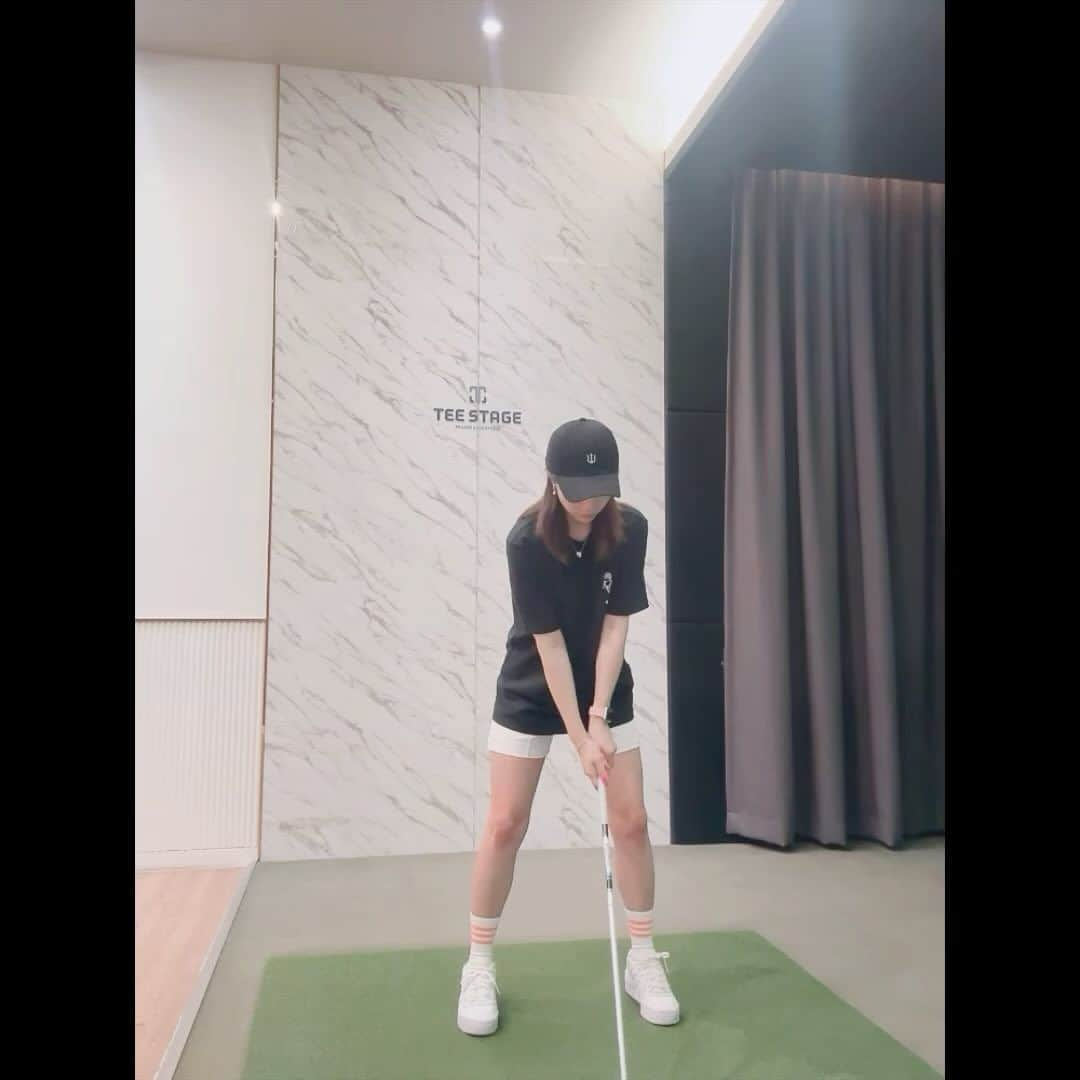 ヤン・スジンのインスタグラム：「오랜만에 연습 🏌🏻‍♀️ . . #아디다스골프#adidasgolf #편안하고이쁜옷 #☺️☺️☺️ #스윙이흔들흔들ㅋㅋ」