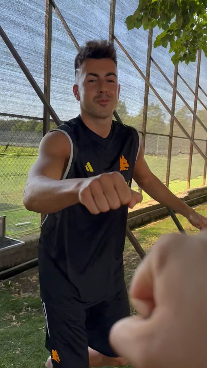 ステファン・エル・シャーラウィのインスタグラム：「Ciao Zio! 🤜🤛  #ASRoma」