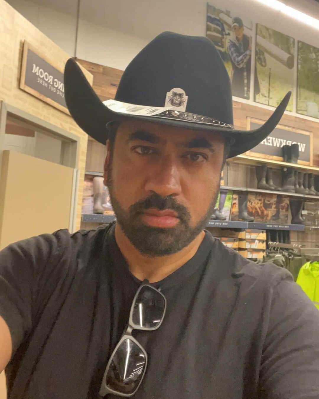 カル・ペンさんのインスタグラム写真 - (カル・ペンInstagram)「Should I buy this hat, yes or yes?」7月12日 0時21分 - kalpenn