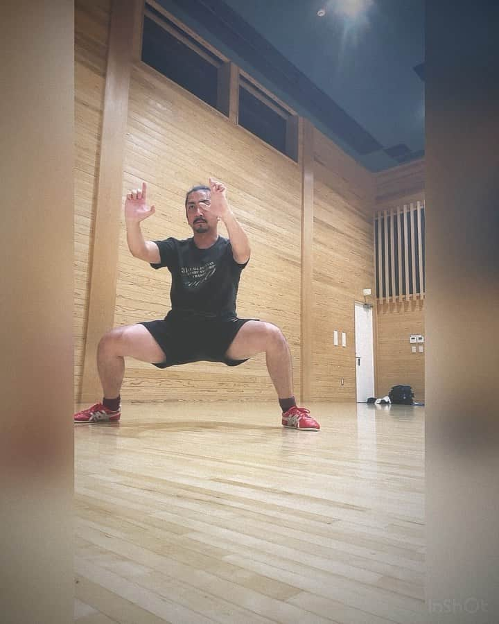 松浦新のインスタグラム：「规定南拳.起势.#wushu #taolu #nanquan #actor #training」