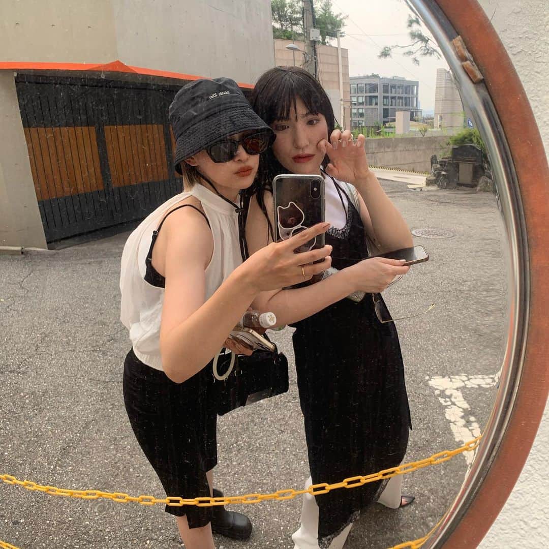 和田えりかのインスタグラム：「✈︎✈︎✈︎ 🇰🇷  韓国旅行のvlog youtubeを upするために編集してるんだけど 動画をみると韓国に行きたい気持ちが 爆発するんだけど…  どうすればいい? …어떻게 하면 좋아？  #🤍」