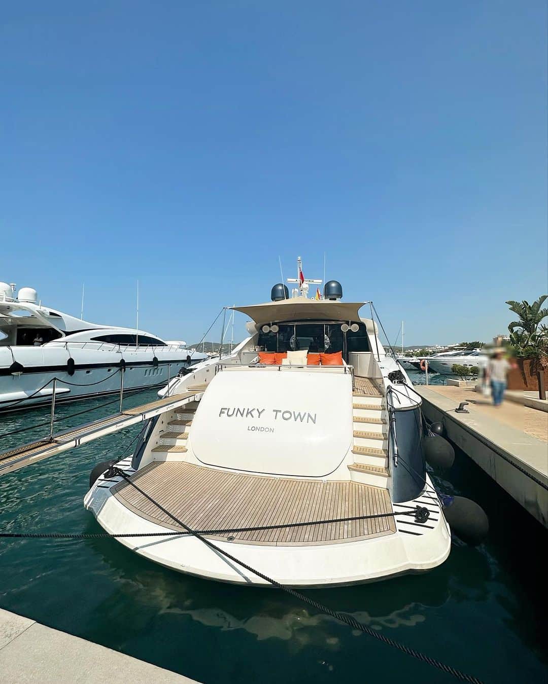 ririのインスタグラム：「⚓️🄵🅄🄽🄺🅈 🅃🄾🅆🄽⚓️  クルージング楽しすぎた🤤⛴🌊  #love #happy #ibiza  #travel  #クルージング #タビジョ」
