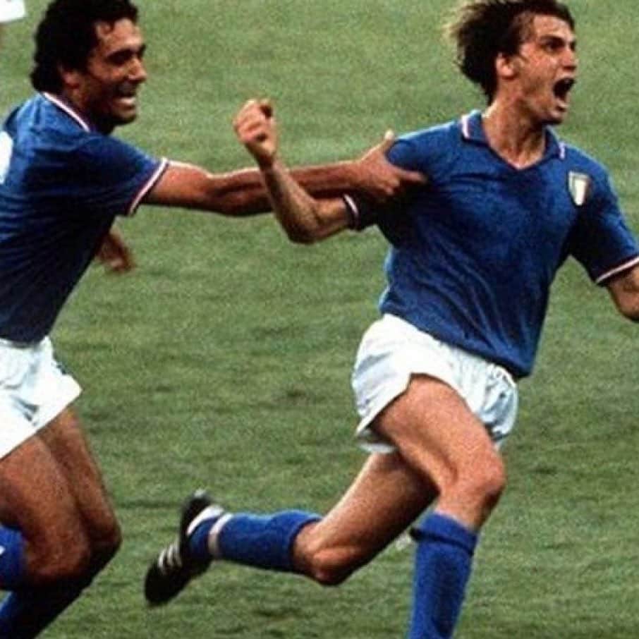 サッカーイタリア代表さんのインスタグラム写真 - (サッカーイタリア代表Instagram)「𝟏𝟏 𝒍𝒖𝒈𝒍𝒊𝒐 💙🇮🇹   11 July, a special date for Italian football 💙🇮🇹   1️⃣9️⃣8️⃣2️⃣🏆2️⃣0️⃣2️⃣1️⃣  #Nazionale #Azzurri #VivoAzzurro」7月11日 16時10分 - azzurri