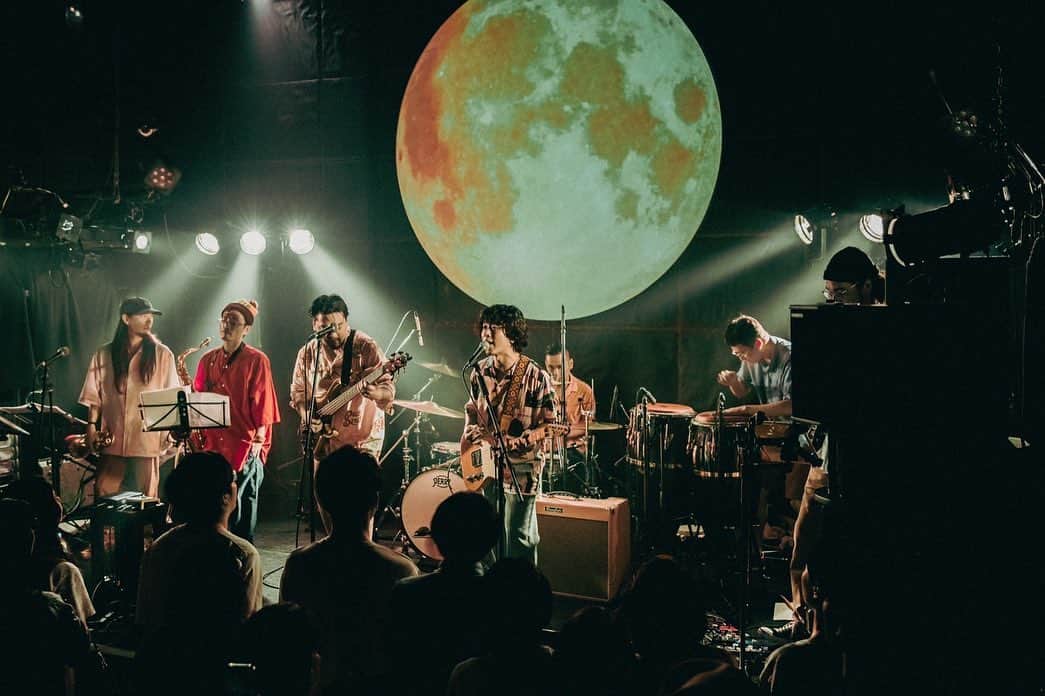 オカモトコウキさんのインスタグラム写真 - (オカモトコウキInstagram)「昨晩、Ryozo Bandと青山の月見ルにて。 素晴らしい夜でした。亮三さん(@ryozo_obayashi )ありがとう！  Photo by @ma_ton_328 🙏」7月11日 15時57分 - okamotokouki