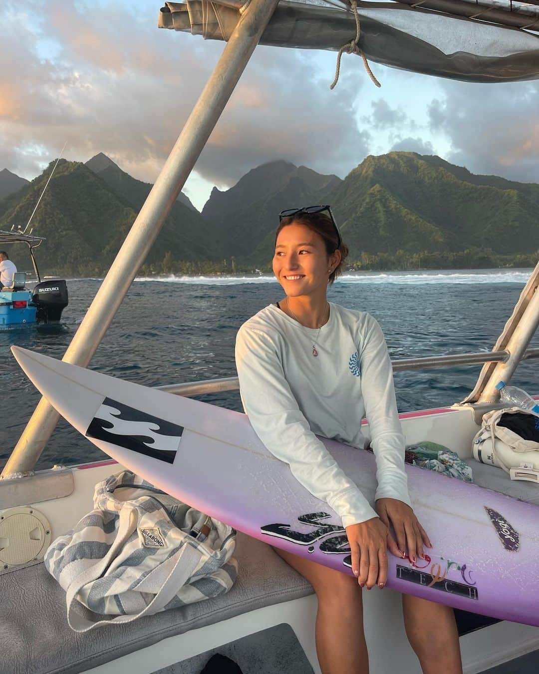 松田詩野さんのインスタグラム写真 - (松田詩野Instagram)「ISA training camp at Teahupo’o🌴🔥🎞️  Best team!🙌❤️ Thank you so much for everything @isasurfing and Thanks to all the locals for sharing the amazing waves!🫶🏽🙏🏻☀️  Photo: @javipostigo   #tahiti #teahupoo」7月11日 15時51分 - shinomatsuda