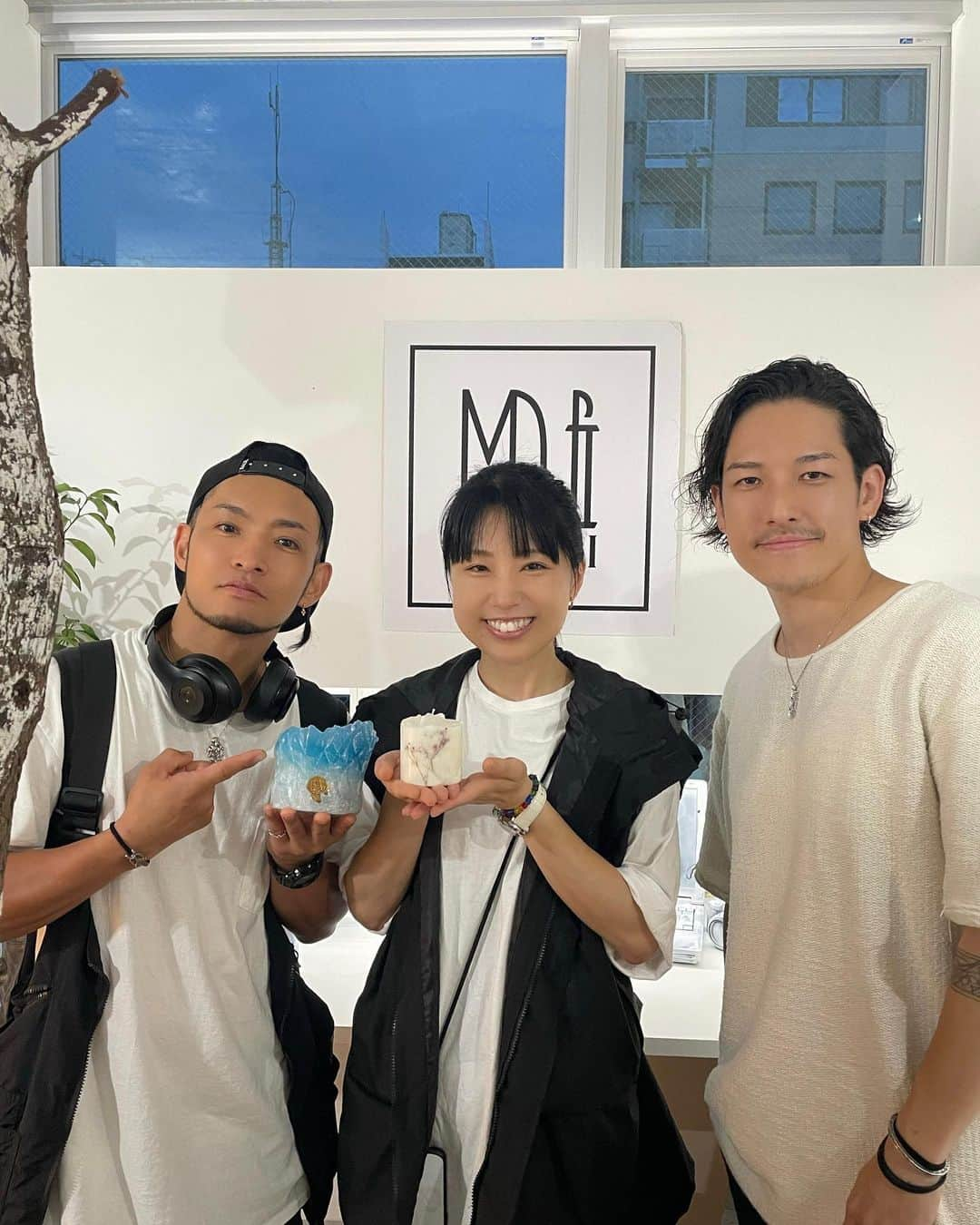 ジュンペイのインスタグラム：「.  MINAI POP UP ......... & CANDLE NIGHT . 2人で話題のキャンドルを見に行ってきました . 4階がCANDLE BAR、5階がPOP UP STORE . 5階のSTOREでキャンドルを見ていたら、マサシさんが来て、気付いてくれたのでお話出来ました . 途中で貴重なキャンドルの作業風景も . 購入するキャンドルを迷っていたら、まさかのタイミングであいのりの鉄平も来店 . そのまま鉄平と4階のBarで軽く飲みました . TVと変わらない、むしろTVより素敵なマサシさんとキャンドルでした . お互いお気に入りのキャンドルにも出会えたし、マサシさんともお話出来たし、まさかの鉄平とも会えたし . 素敵すぎる週末でした🕯 . 隼平×おかよ . #minai #candles #candleartist #lovetransit #ラブトランジット #ラブトラ #Amazonプライム #アマプラ #あいのり #フジテレビ #あいの里  #lovevillage  #netflix  #ネトフリ  #恋愛リアリティショー  #恋リア #恋愛バラエティ  #隼平  #おかよ  #villageメンバー #恋愛リアリティ仲間」