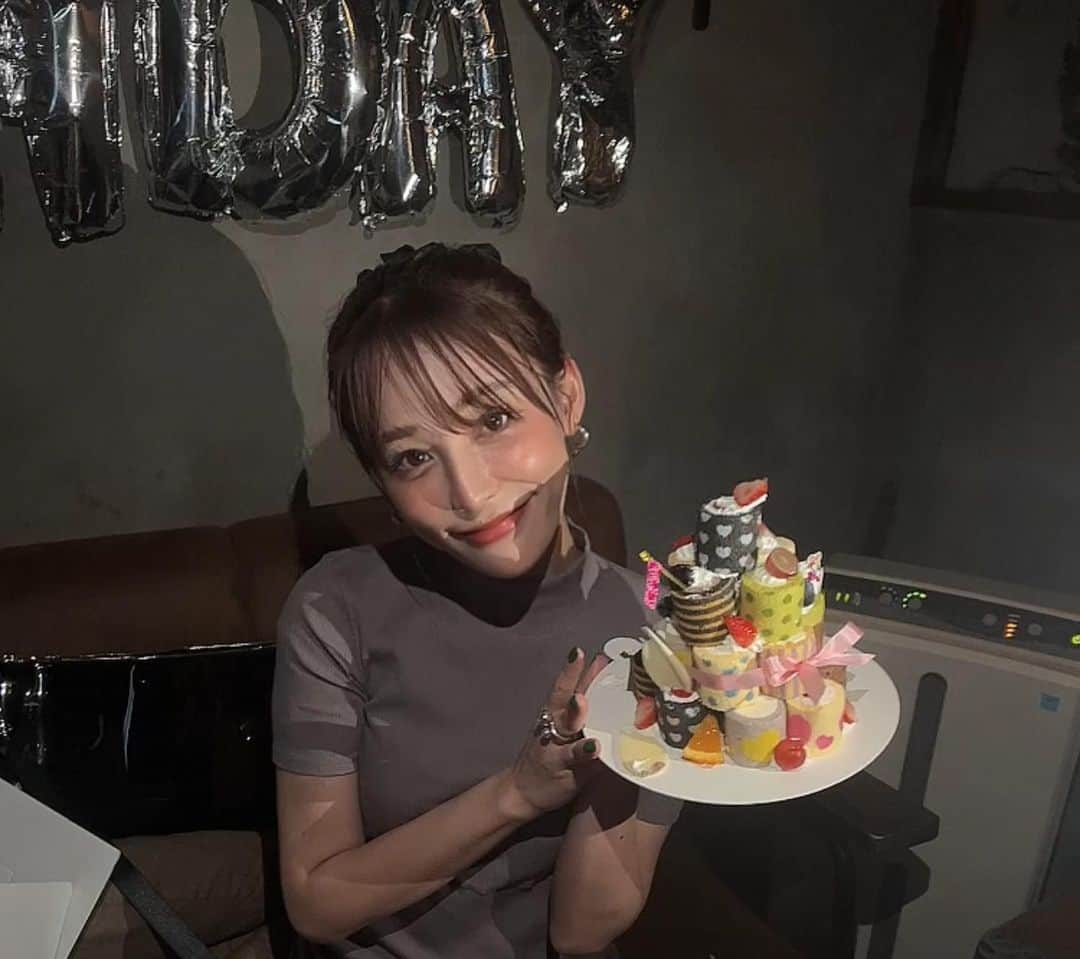 南條有香さんのインスタグラム写真 - (南條有香Instagram)「そういえば、34歳なりまして🥺 誕生日はお祝いして頂けるのは私のために申し訳ないような気持ちもあったりして、でも改めてたくさんの人に支えて頂けてるなと実感できると共に、自分ができること、感謝の気持ちを精一杯お返しできてるかなぁ？できたらいいなって心から思える日であります🥺  胸がきゅーっていっぱいです🥺 ありがとうございました♡」7月11日 16時13分 - nanjoyuka_libera