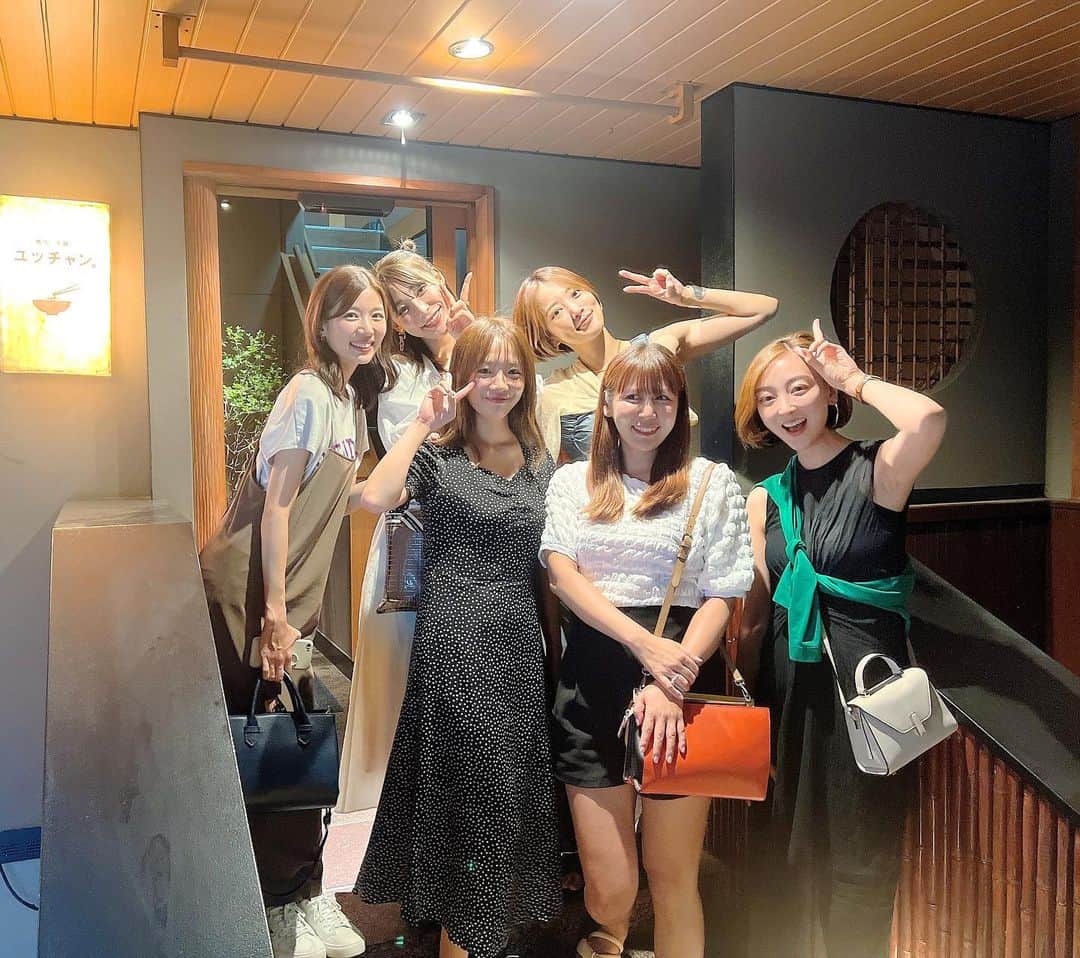 南條有香のインスタグラム：「そういえば、34歳なりまして🥺 誕生日はお祝いして頂けるのは私のために申し訳ないような気持ちもあったりして、でも改めてたくさんの人に支えて頂けてるなと実感できると共に、自分ができること、感謝の気持ちを精一杯お返しできてるかなぁ？できたらいいなって心から思える日であります🥺  胸がきゅーっていっぱいです🥺 ありがとうございました♡」