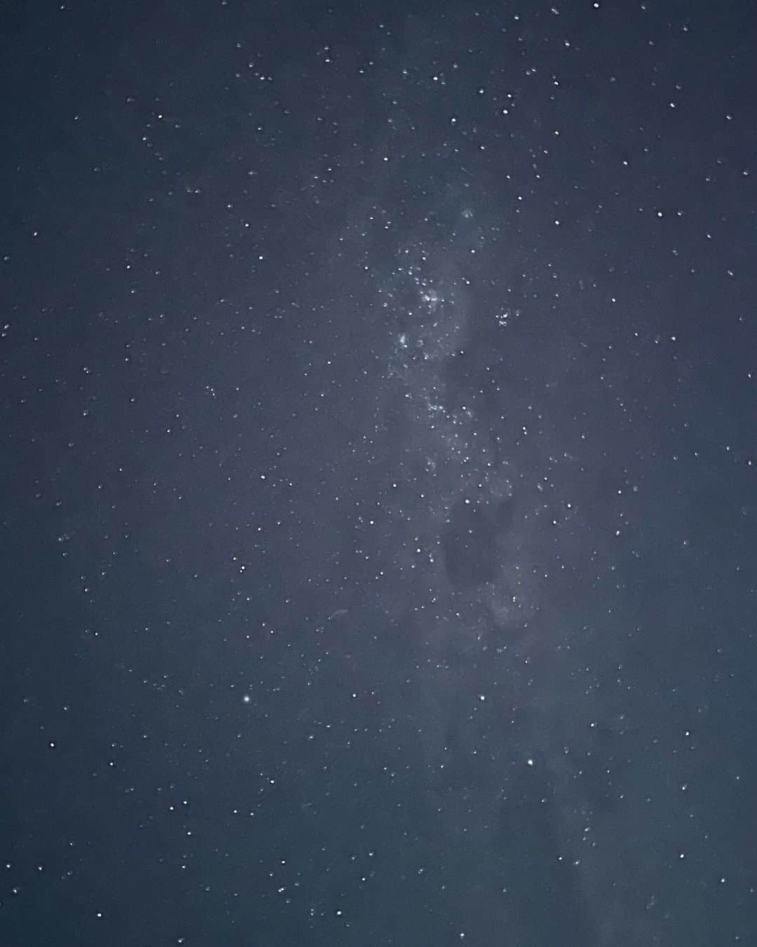ジェニーさんのインスタグラム写真 - (ジェニーInstagram)「Galaxy 💫💫💫 The most memorable stargaze night in my life so far 🌠   은하수를 목격한 소중한 밤. 내 사진 실력으론 담을순 없었지만 이날의 추운 바람과 함께 느낀 따듯한 기운을 전달하고 싶어서 올려봅니다 🌟」7月11日 16時33分 - jennierubyjane