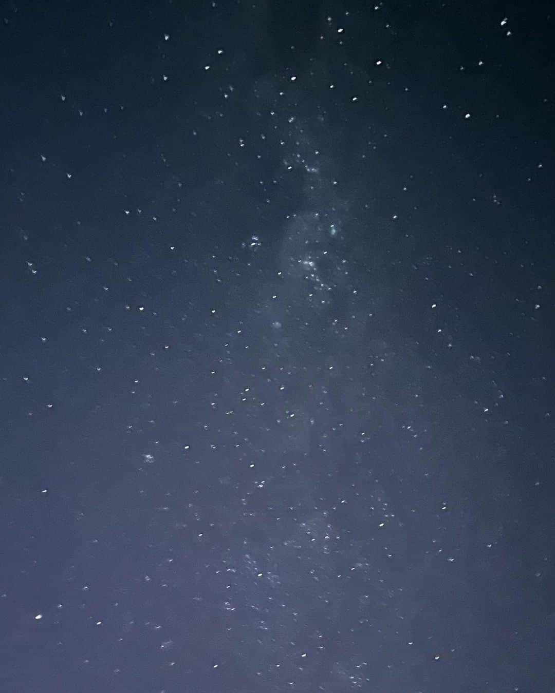 ジェニーさんのインスタグラム写真 - (ジェニーInstagram)「Galaxy 💫💫💫 The most memorable stargaze night in my life so far 🌠   은하수를 목격한 소중한 밤. 내 사진 실력으론 담을순 없었지만 이날의 추운 바람과 함께 느낀 따듯한 기운을 전달하고 싶어서 올려봅니다 🌟」7月11日 16時33分 - jennierubyjane