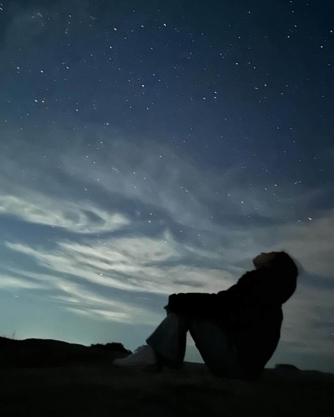 ジェニーさんのインスタグラム写真 - (ジェニーInstagram)「Galaxy 💫💫💫 The most memorable stargaze night in my life so far 🌠   은하수를 목격한 소중한 밤. 내 사진 실력으론 담을순 없었지만 이날의 추운 바람과 함께 느낀 따듯한 기운을 전달하고 싶어서 올려봅니다 🌟」7月11日 16時33分 - jennierubyjane