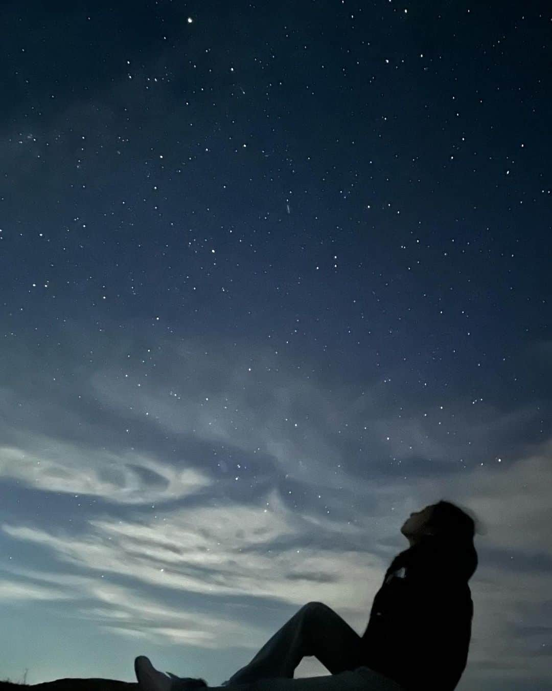 ジェニーさんのインスタグラム写真 - (ジェニーInstagram)「Galaxy 💫💫💫 The most memorable stargaze night in my life so far 🌠   은하수를 목격한 소중한 밤. 내 사진 실력으론 담을순 없었지만 이날의 추운 바람과 함께 느낀 따듯한 기운을 전달하고 싶어서 올려봅니다 🌟」7月11日 16時33分 - jennierubyjane