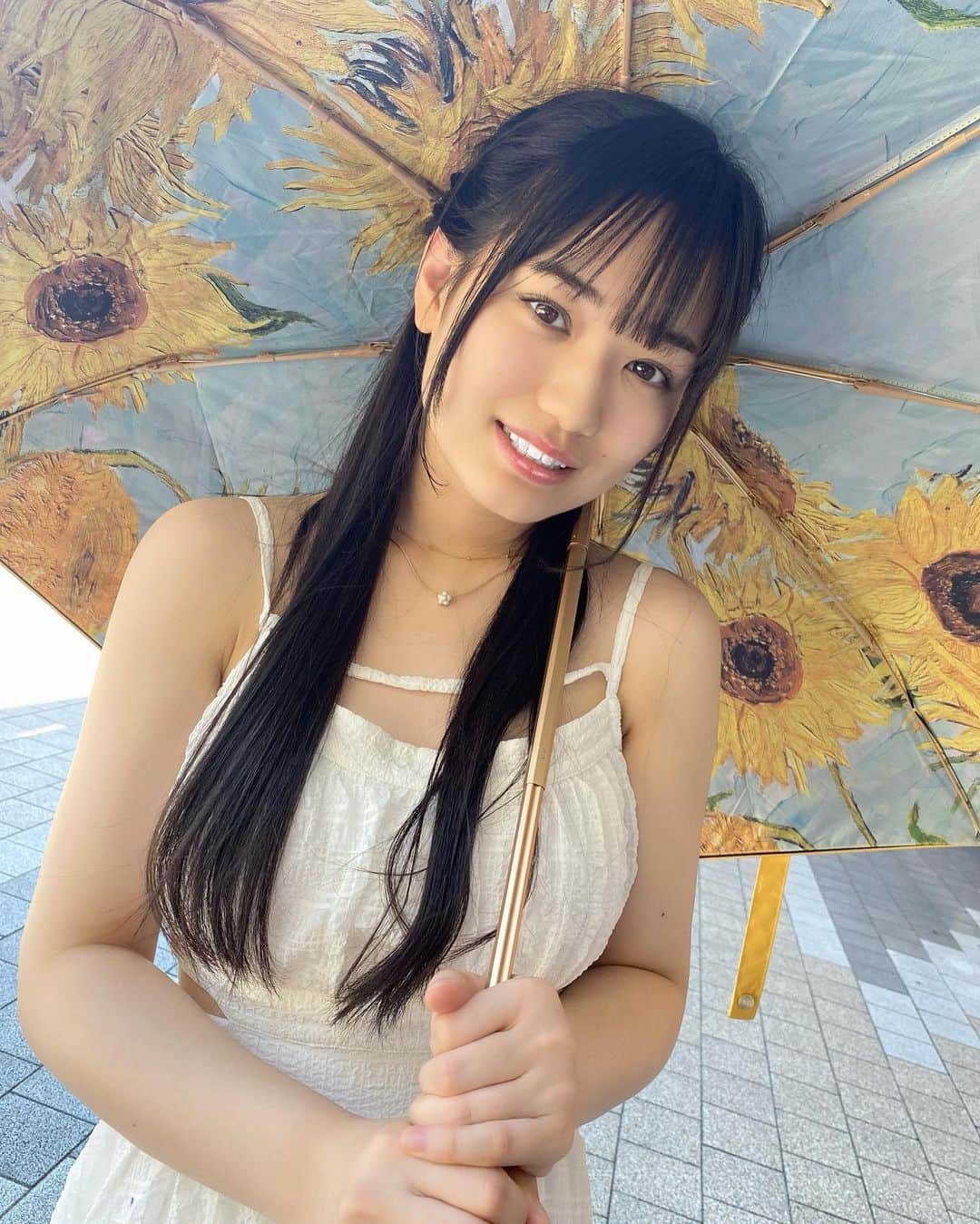 滝口きららのインスタグラム：「鬼かわ日傘を手に入れました🌻  #summer #ootd #fashion」
