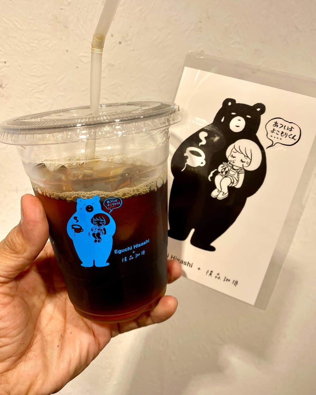 江口寿史さんのインスタグラム写真 - (江口寿史Instagram)「会期中販売する横森珈琲×江口寿史コラボのKOTOBUKIブレンドアイスコーヒー。さっそく飲んでみたし。780円。え、高い？「あついよ、よこもりくん」ポストカード付きなので。カップもカワイイので。」7月11日 16時55分 - egutihisasi