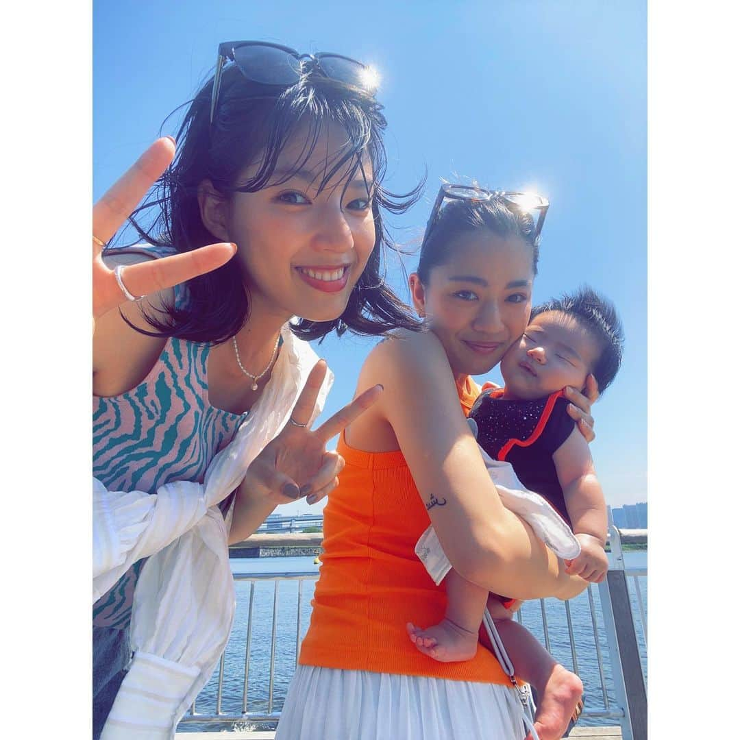 石井杏奈のインスタグラム：「本日、25歳になりました☺︎☺︎☺︎ 皆様、いつもありがとう。  25歳の始まりは 柚と柚👶🏻とお出かけ⋈ #ゆずあん」