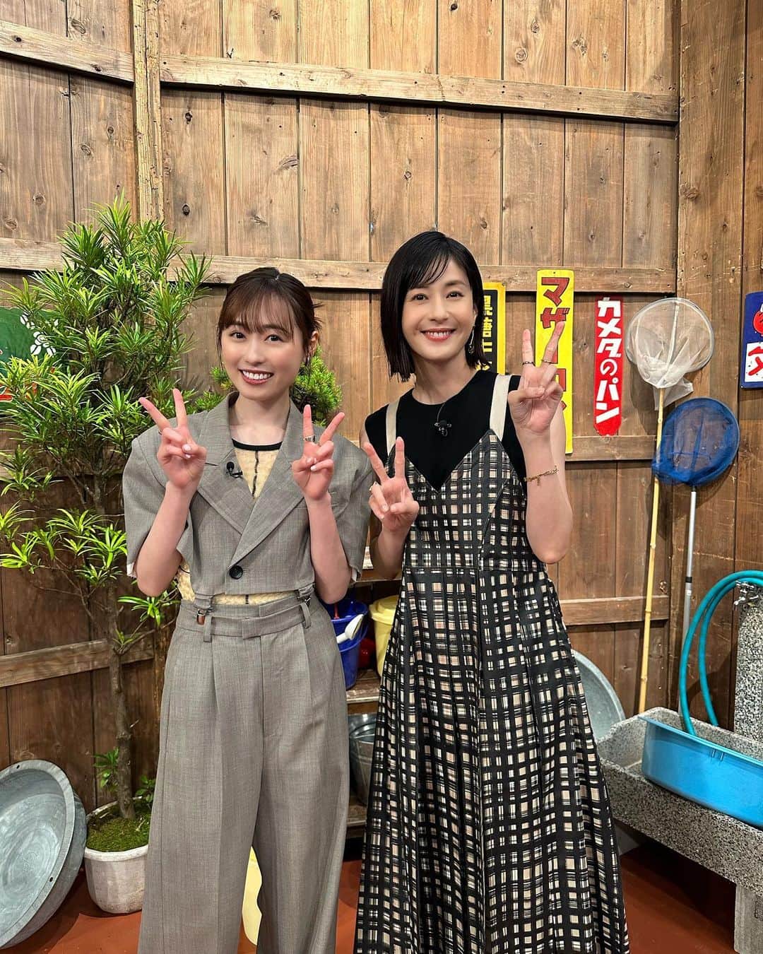 18/40〜ふたりなら夢も恋も〜さんのインスタグラム写真 - (18/40〜ふたりなら夢も恋も〜Instagram)「🫧番宣情報📢  🎬 ┈┈┈┈┈┈┈┈┈┈┈┈┈┈    7月11日START火曜ドラマ 『18/40 ~ふたりなら夢も恋も~』 ┈┈┈┈┈┈┈┈┈┈┈┈┈┈┈ 🕊️ 本日はエイフォー電波ジャック お付き合い頂きありがとうございました🫶🏼  今夜19時〜の『#バナナサンド 』に 有栖役の#福原遥 さんと薫役 #松本若菜 さんが 出演されます🍌🥪  ハモリ我慢対決、結果はいかに…⁉︎ つられてしまうか、是非一緒に挑戦してみてください🥹🎙️  #エイフォー #エイティーンフォーティー」7月11日 17時01分 - 1840_tbs