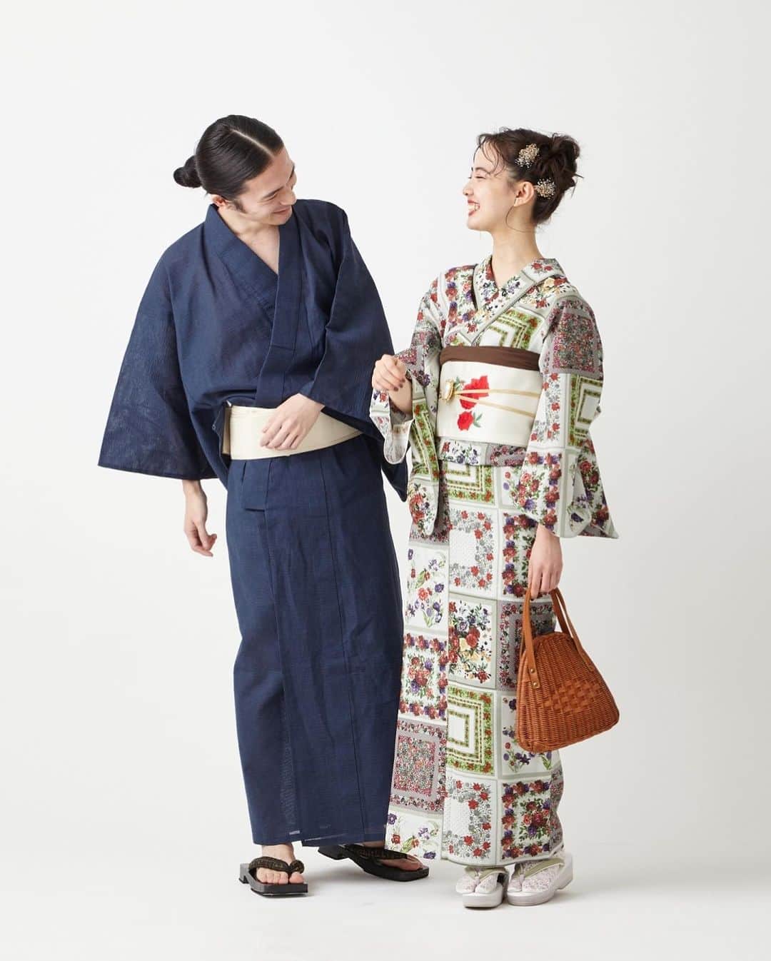 ふりふさんのインスタグラム写真 - (ふりふInstagram)「. この夏絶対に着たい✨浴衣ペアコーデ5選  爽やかなコーデから粋なコーデまで、 とっておきのペアコーデをピックアップ。  今年の夏、浴衣で一緒にどこに行く？  #furifu #ふりふ  #秘密の庭 #2023ss  #浴衣 #yukata #japanstyle #souvenir  #浴衣女子 #浴衣コーデ #着物女子 #浴衣ヘア  #夏祭りコーデ #花火大会デート #浴衣デート #すぐに変われる魔法がある」7月11日 17時04分 - furifufurifu