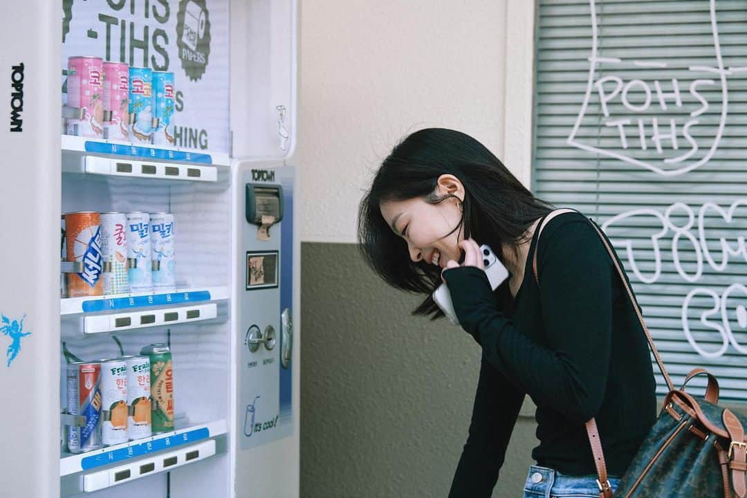 チェ・ヒジンのインスタグラム：「기분 좋은날☀️ 🐰 . .  더운 여름날에 찍은사진🖤 항상 더운날에  신경써주시는 손유나클리닉 감사합니다!🫶🏻」