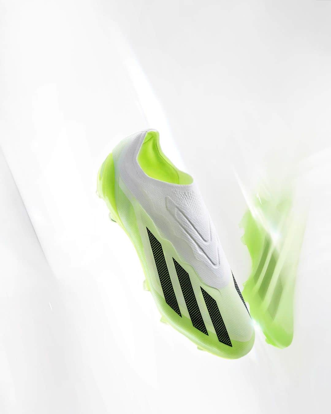 adidas Footballさんのインスタグラム写真 - (adidas FootballInstagram)「you did not see that coming… 💨   unlock your full speed potential with the new Crazyrush pack.   available now via 🔗」7月11日 17時06分 - adidasfootball