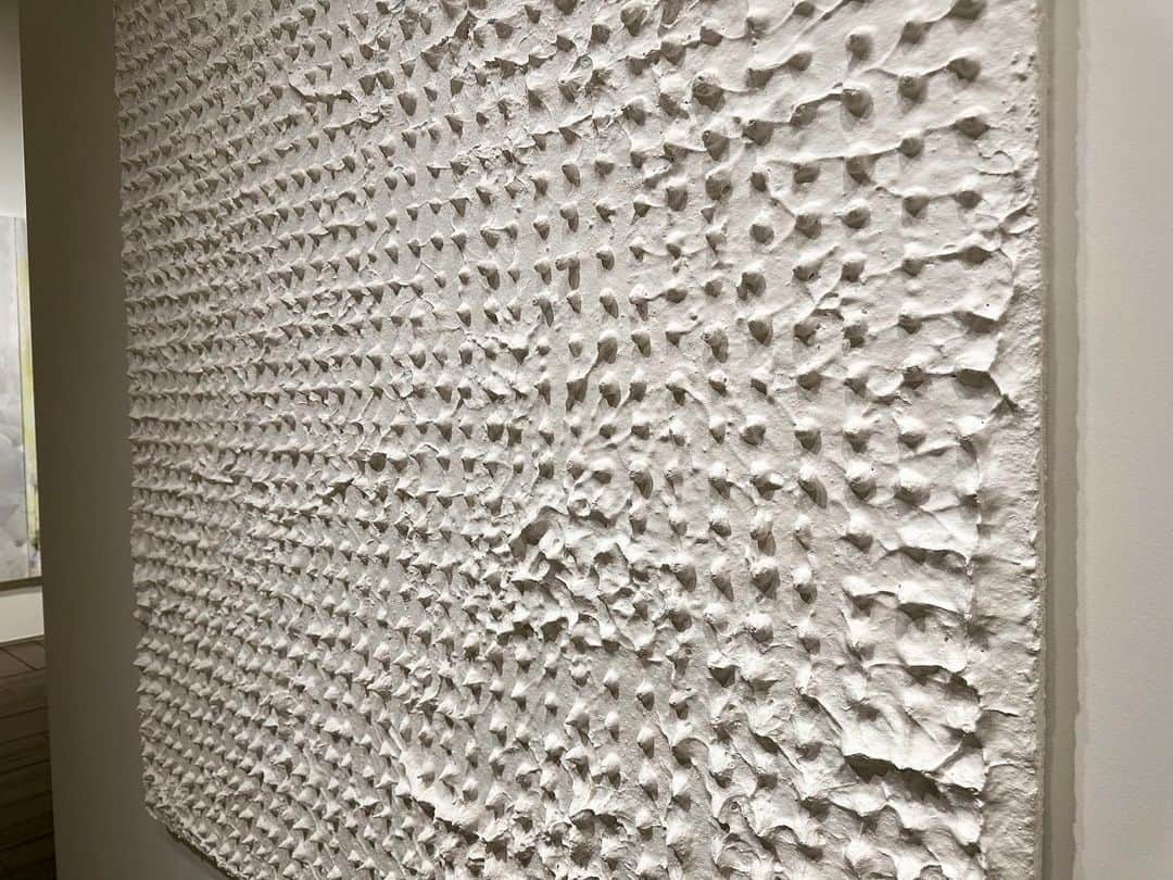 のインスタグラム：「またいい美術館と出会えました☺️  ABSTRACTION抽象絵画の覚醒と展開  美しい美術館  @artizonmuseum   #artizonmuseum」