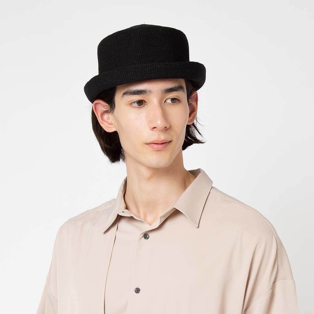 田中美里さんのインスタグラム写真 - (田中美里Instagram)「おかげさまで男性にも人気です。  私がプロデュースしている帽子ブランド「ジンノビートシテカッシ」 2023ss のサーモセーラー。  こちらのモデルさん着用の帽子、おススメです。  こちらから購入していただけます。（タグからもとべます）  @un_chapeau_net   チェックしてみてくださいね。  #サーモセーラー #帽子 #八百吉  #jinnobeatshitecassie #ジンノビートシテカッシ  #期間限定での掲載です」7月11日 17時23分 - misatotanaka77