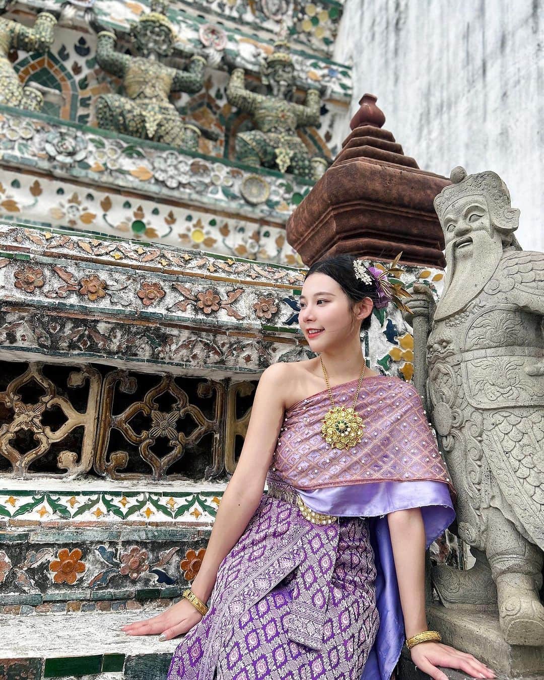 張香香のインスタグラム：「泰服初體驗🇹🇭 有夠熱💦」