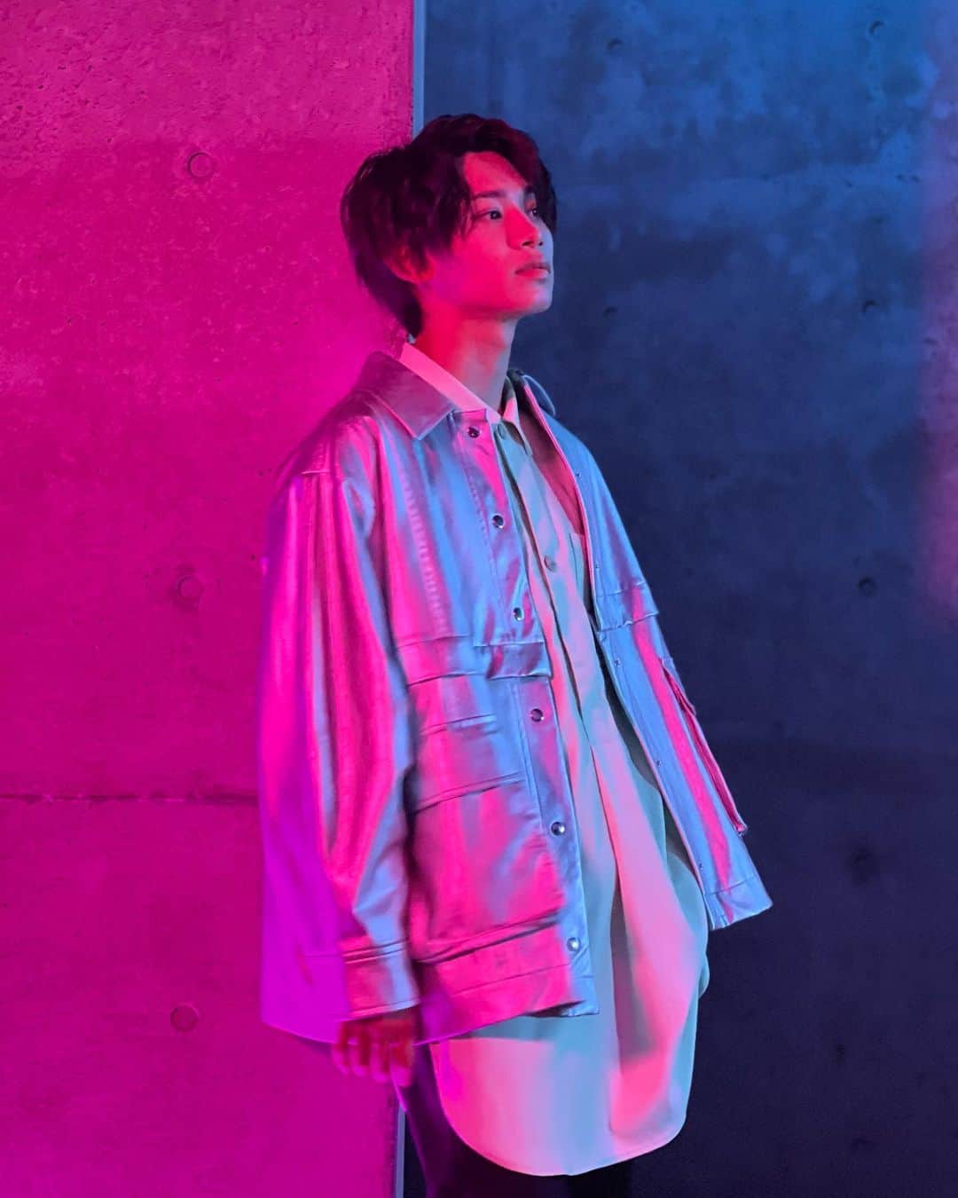 佐藤瑠雅のインスタグラム：「シルバー衣装Ver.✨ たくさんの感想ありがとうございます！！ フルVer.も是非みてくださいね！！  「こんな俺でもやれることあるとしたら。」  このフレーズに沢山の意味を感じますね。」