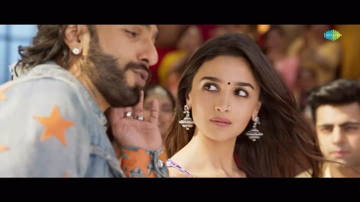アリア・バットのインスタグラム：「Kal Jhumka girega 🔊  #RockyAurRaniKiiPremKahaani in cinemas July 28♥️」