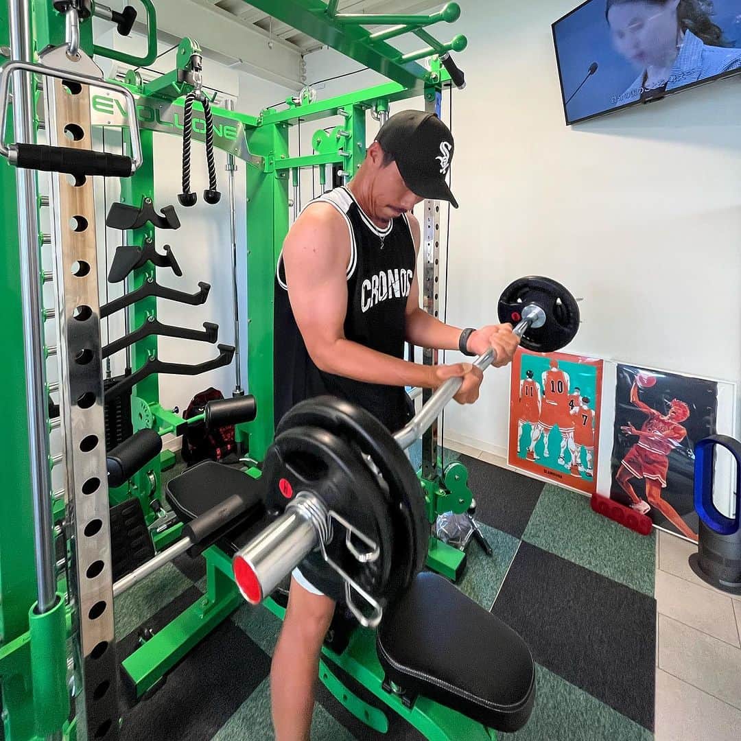 上田剛史のインスタグラム：「@cronos_apparel を着て @revoluone.official でトレーニング💪  #cronos  #revoluone  #トレーニング #トレーニングウェア」