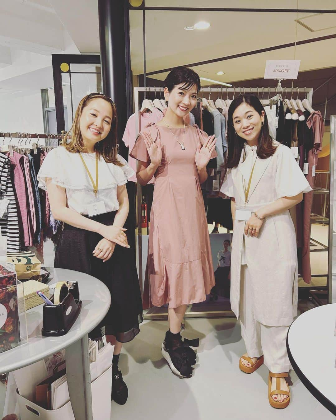 美蘭レンナさんのインスタグラム写真 - (美蘭レンナInstagram)「👘🪭🩰💃👘 . . . 7月8日第2回にちビューWS、無事に終了しました😊💓 ご参加くださった皆さま有難うございました❤️ 今回は、花組さんの「はいからさんが通る」の "大正浪漫恋歌"を振付し、お扇子を使って踊りました🪭🪭  初めてのお扇子さばきも 皆さんばっちりで踊ってくれました☺️  あとでWS見てくれてたイベントの方々から、 日舞もお扇子使いも始めての方ばかりですってお伝えしたら、 参加組の習得の速さにびっくりされてました😍😍　 うふふ☺️♡♡♡  ブランドさん達と、 色々お話出来てとても勉強になりましたし、 お会いできてとても嬉しかったです❤️  私も沢山可愛い商品をgetしました☺️☺️☺️  場所や日程はまだ決まっていないですが、 9月下旬の土日のどこかで第3回WS開催予定です😍✨✨  またぜひご参加頂けたら嬉しいです☺️☺️☺️ 幸せな時間をありがとうございました😊 . . . #日本舞踊#レビュー#宝塚 #ワークショップ#ws#バレエ#イベント #花組#はいからさんが通る」7月11日 17時54分 - renna_miran33