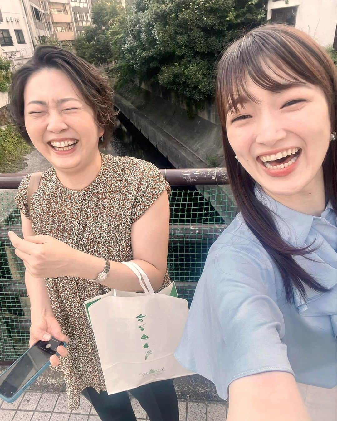 木村カレンのインスタグラム：「🏞  こっちも載せちゃお . . 「私は良いから川ちゃんと写して？」 . . #珍しいオーダー #川の歴史とカーブにロマンを感じる矢島さん #結局ちゃんと川写ってない」