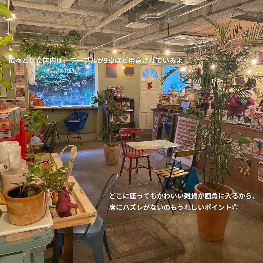 isutaさんのインスタグラム写真 - (isutaInstagram)「東京・新大久保にある 「CAFE SECRET WINDOW（カフェ シークレットウィンドウ）」って知ってる？  CAFE SECRET WINDOWは、ボリューミーで写真映え抜群のカフェメニューが揃っている韓国っぽカフェです。  目を引くかわいいデザートは、Instagramで見たことがある人もいるかも◎  今、そんなCAFE SECRET WINDOWの“バータイムメニュー”が大きな注目を集めています！  夜の時間に訪れると、“アートを体感できるメニュー”を楽しめるんだとか🥂  @cafe.secretwindow  ※お店の営業時間等は変更になる場合がございます。最新情報は公式インスタグラムなどをご確認ください。  [CAFE SECRET WINDOW] 住所：東京都新宿区大久保2-25-35 営業時間：カフェ 11:00～21:00／バー 17:00～21:00 定休日：なし  ✄-----------------------✄  姉妹アカウント @i_am_isuta も更新中  isuta編集部の日常のひとコマや 取材の最新レポを発信しているよ✍️˖°  ほかにも、エディターが気になる カフェやファッション、コスメをご紹介.・* ぜひフォローしてね🕊️  ✄-----------------------✄  #isuta#isutapic#isutacafe#イスタ #cafesecretwindow#バー#新大久保グルメ #新大久保カフェ#アート体験#グラス #グラスアート#カプレーゼ#ピンチョス #レモンサワー#サワー#ノンアル#ノンアルコール #お絵描き#お絵描き好きな人と繋がりたい #写真映え#映える#体験型#かわいいお店#東京カフェ巡り #東京カフェ#カフェ部#カフェ活#カフェスタグラム #カフェ好き#カフェ時間」7月11日 17時58分 - isuta_jp