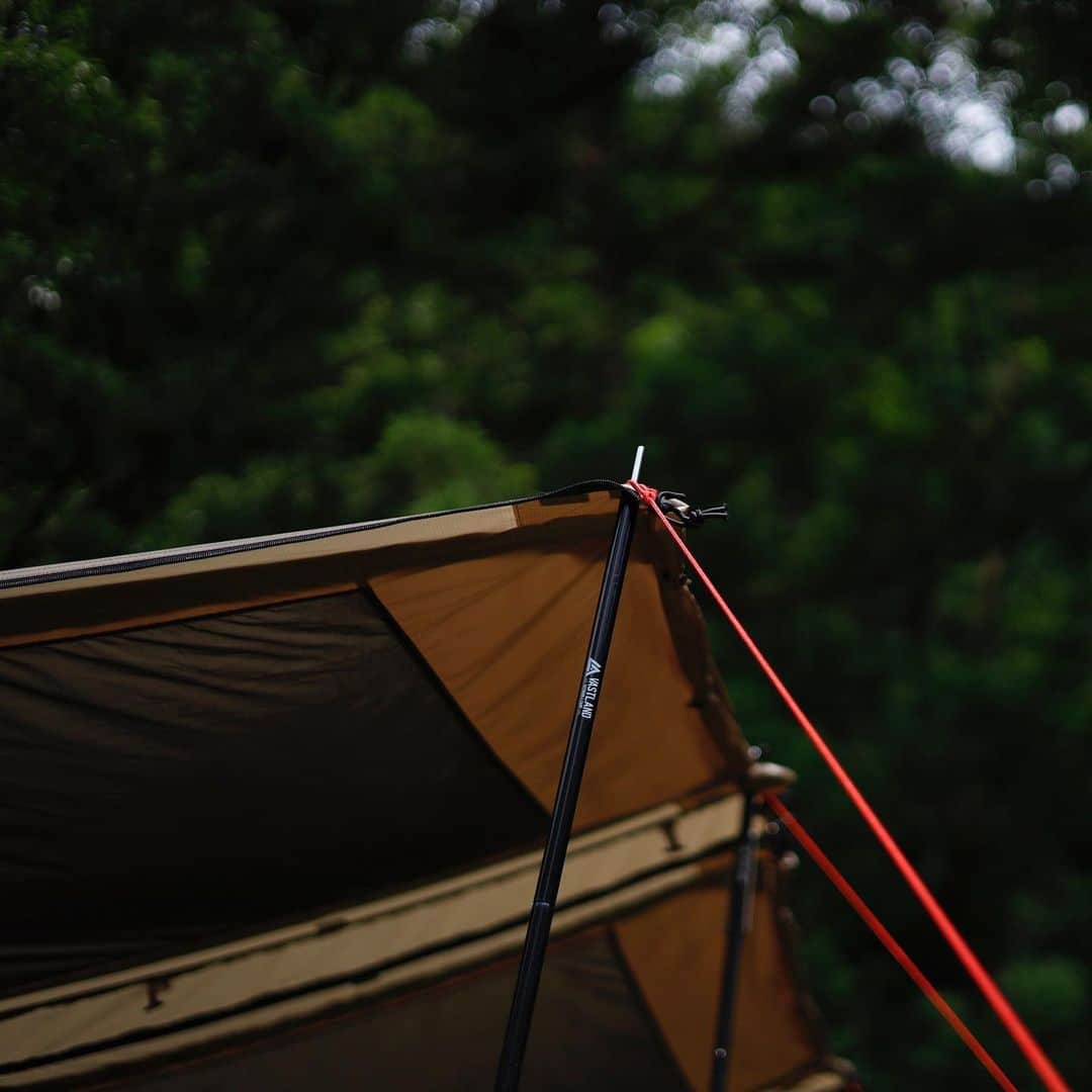 VASTLANDさんのインスタグラム写真 - (VASTLANDInstagram)「テントの拡張に欠かせないテントポール。  キャノピーを跳ね上げると開放的になるとともに、日陰が増えてより涼しく✨  #VASTLAND #ヴァストランド #テントポール #テント #ポール #キャンプ #キャンプギア」7月11日 18時02分 - vastland.jp