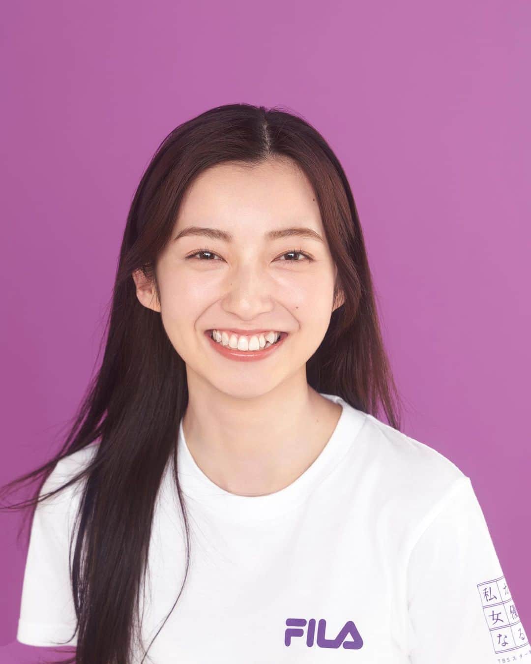 のインスタグラム：「＜名前＞ #間鍋春希 #まなべはるき ⁡ ＜プロフィール＞ 年齢:20歳 出身:東京都 ⁡ ＜憧れの女優＞ #中谷美紀 さん #芦田愛菜 さん ⁡ ＜メッセージ＞ 私は緊張しいでまだ未熟ですが この先の成長した姿を見せれるように 頑張りますので応援よろしくお願いします。 ⁡ 9人から最終ラウンドに進む 4人が決まる視聴者投票開催中💎✨ ぜひ投票をお願いします❗️ ⁡ ▶︎投票はこちらから🙋‍♀️ lin.ee/HfAOZCD  ⁡ ※投票は1LINEアカウントにつき1回 ※〆切は7/12(水)正午まで ⁡ photo by @matsukikoheiphotograph   #私が女優になる日 #女優 #オーディション #ドラマ」