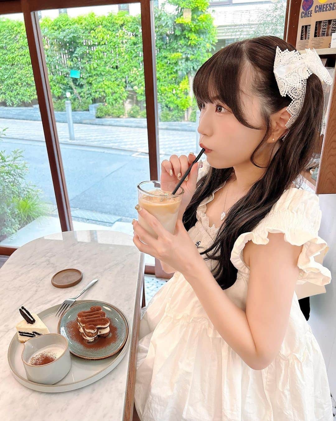 城崎ひまりのインスタグラム：「Cafe ʚ♡ɞ . . . . . #東京#ファッション#可愛い#かわいい#follow#フォローミー#自撮り#可愛い女の子#かわいい女の子#アイドル#girl#idol#kawaii#kawaiigirl#kawaiifashion#followme#lol#love#instagood#instadaily#OOTD#photooftheday#me#TagsForLikes#igers#cafe#カフェ#ケーキ#cake#カフェ巡り」