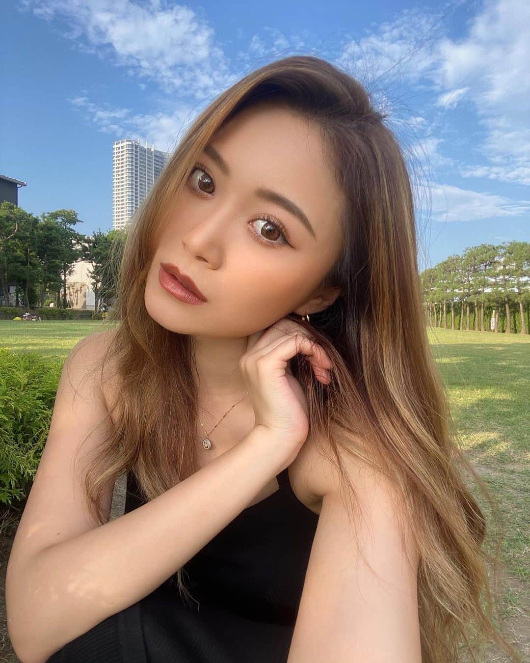 のインスタグラム：「久しぶりの何も予定無い日の過ごし方は何をしたらいいか分からなかったのでとりあえず薄メイクでお姉さんな気分になり家の周りを散歩して来ました  のんびり出来てとてもいい日でした  みみ夏休みの日記」