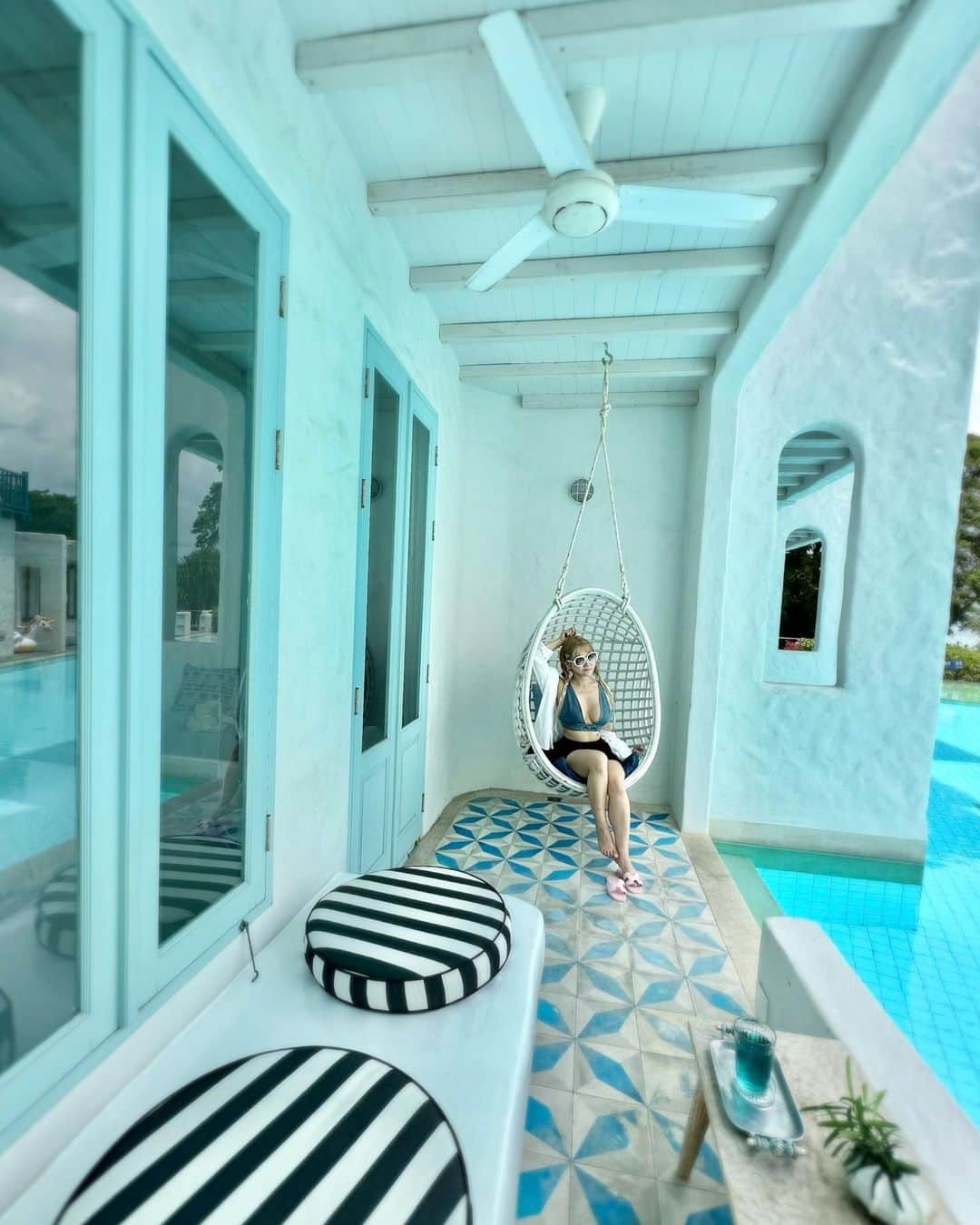 YuhKawasakiさんのインスタグラム写真 - (YuhKawasakiInstagram)「📍Resort De Paskani 思いつきで来たタイのホアヒン🇹🇭 ： ： ： ： ： ： #ホアヒン#ホアヒン旅行 #ホアヒンホテル#タイホテル#タイ旅行 #東南アジアホテル#リゾートホテル#ホカンサー#トランカー#ホアヒン観光 #サントリーニ島#リゾートデパスカニ#resortdepaskani#huahinthailand #プール付きホテル#リゾート地#東南アジアリゾート#หัวหิน #การท่องเที่ยวแห่งประเทศไทย#ญี่ปุ่น#海外一人旅#海外コーデ #40代コーデ #ベランピング#夏服コーデ #リゾートホテル #リゾートコーデ #タイランド#ホカンスコーデ #プール日和 #旅したくなるフォト」7月11日 18時14分 - yuhkawasaki