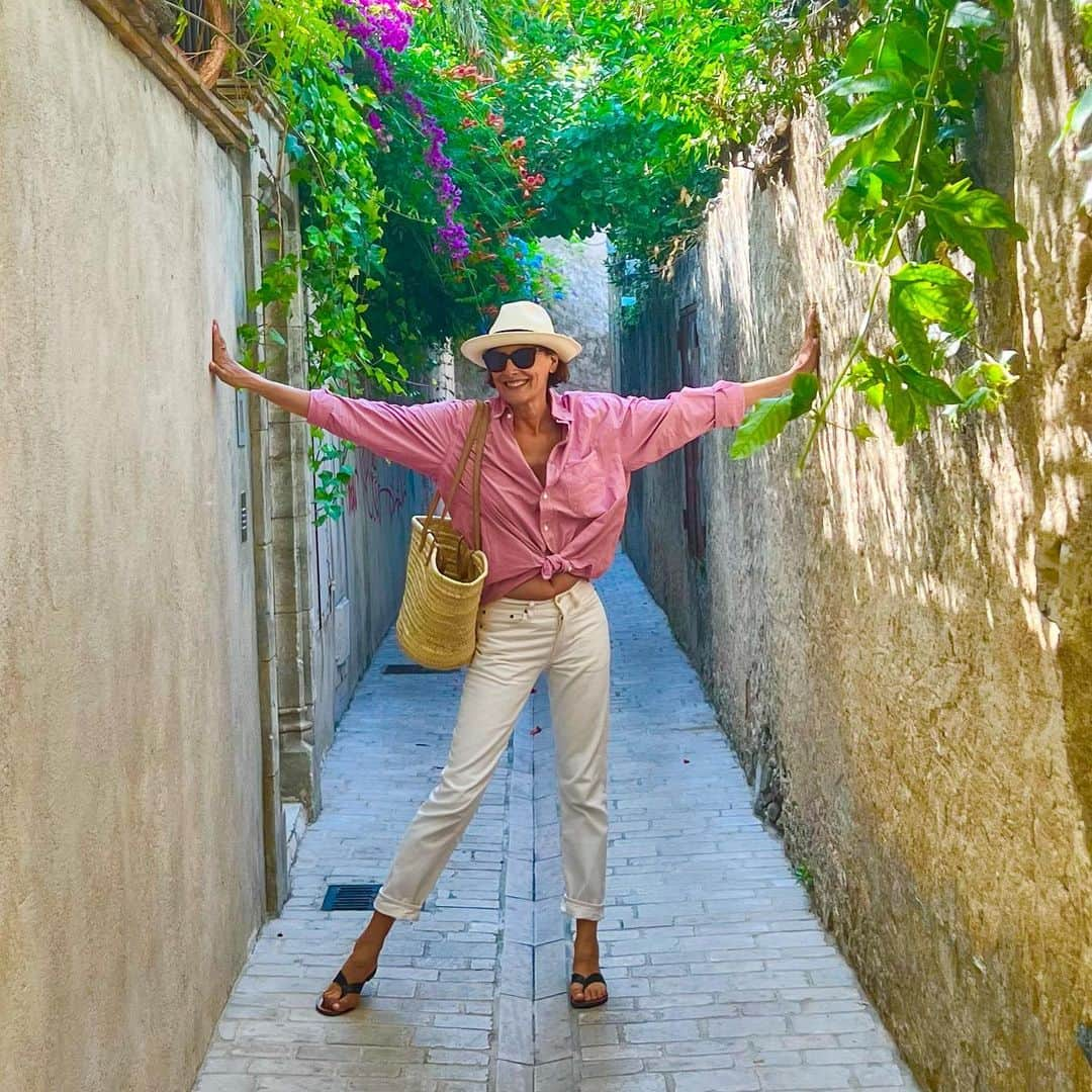 イネス・ド・ラ・フレサンジュのインスタグラム：「happy in Saint-Tropez !  #birthtown #lastcentury #picture #LucienLeuven pas de W . #SaintTropez #today」