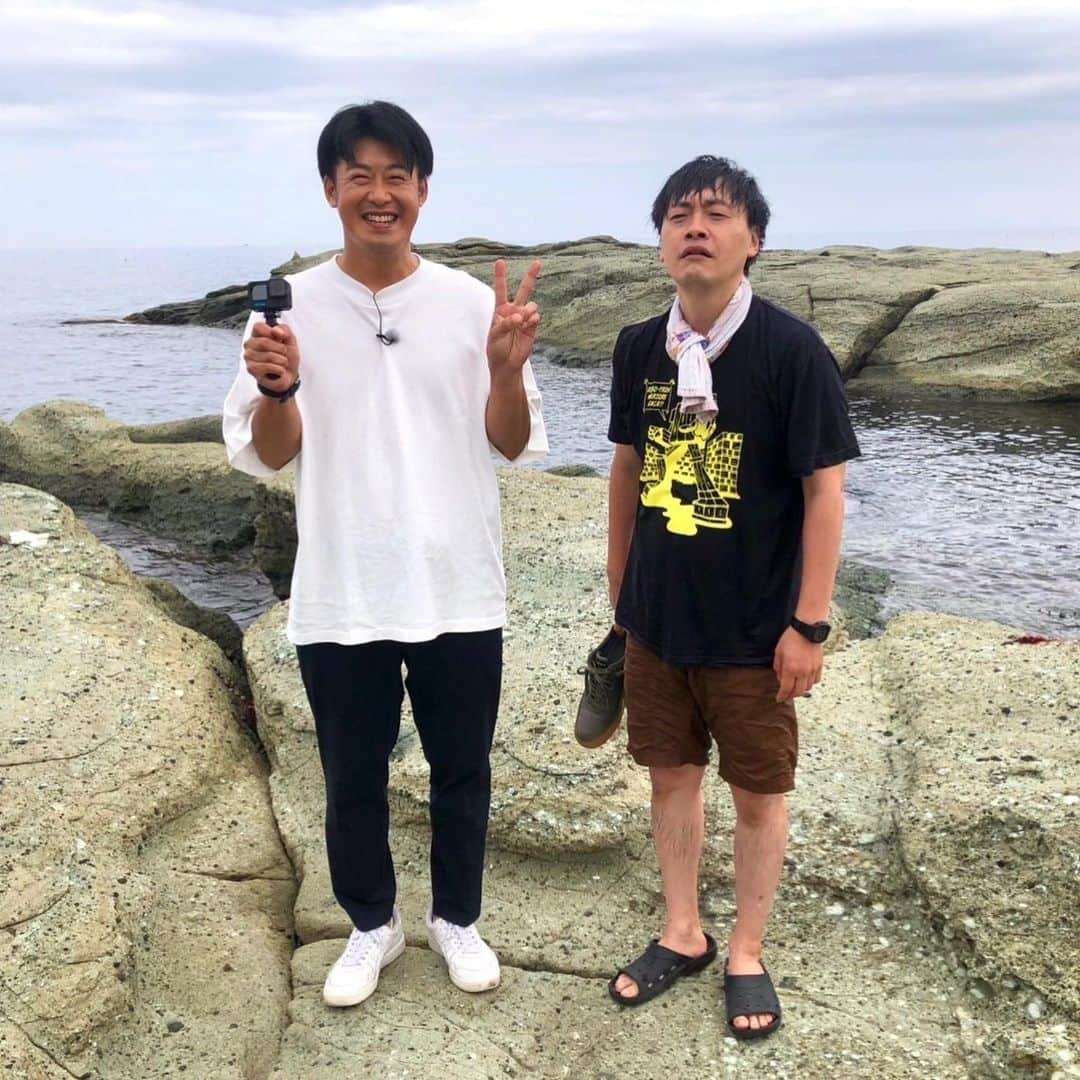 新山大のインスタグラム：「深浦の海いいね👍  #あどばるーん40市町村漫才の旅 #深浦町  #第一話 #千畳敷 #食堂民宿田中 #yukikokanehira #7月13日放送 #1550ニュースレーダーwith  #RAB #青森放送」