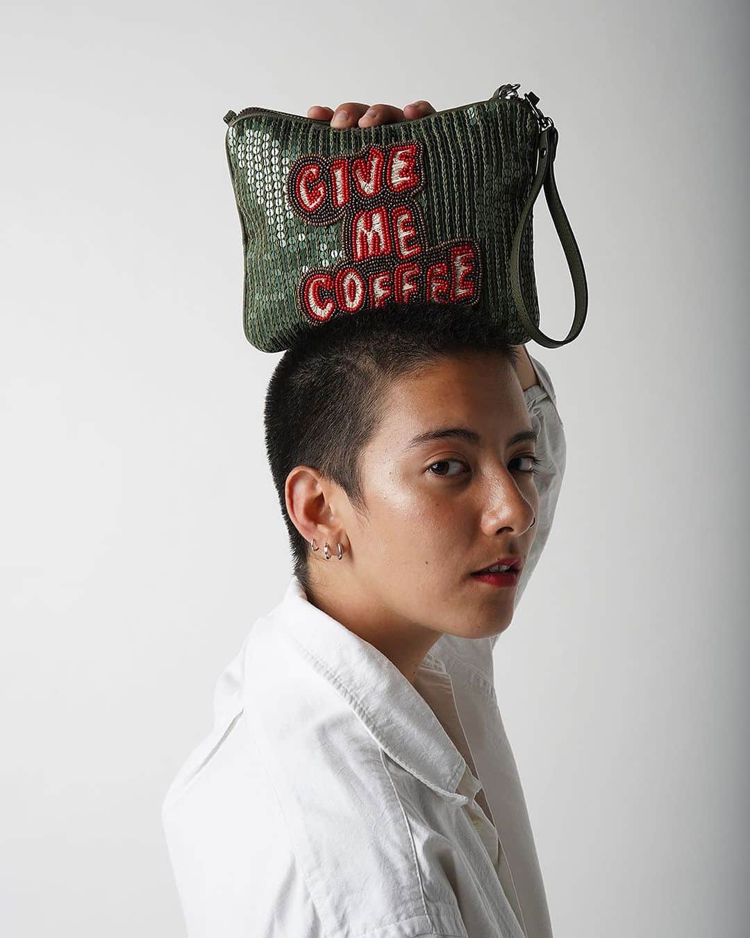 ジャマンピュエッシュのインスタグラム：「An exclusive pouch for those who do not start their day without a cup of coffee ☕️ #jaminpuech #coffeeholic #pouch #pochettebrodée #caffeine」