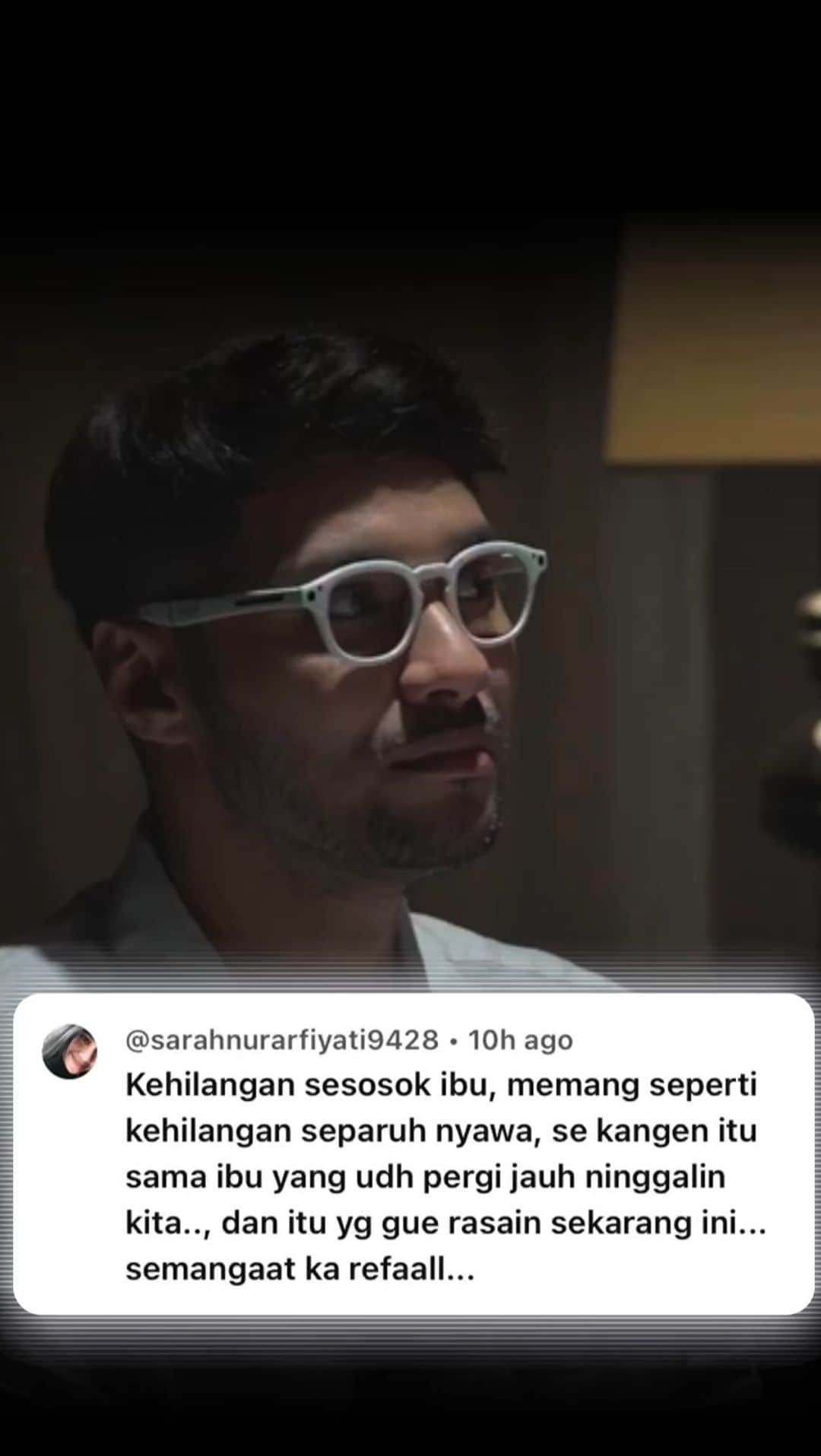 Prilly Latuconsinaのインスタグラム：「Kehilangan sosok Ibu rasanya seperti kehilangan separuh nyawa.  Simak cerita patah hati terdalam Refal Hady tentang kehilangan sosok Ibu di Youtube Sinemaku Pictures.   Ketika Berhenti Di Sini tayang 27 Juli 2023 di bioskop.  #KetikaBerhentiDiSini #MerayakanKehilangan #SocialExperiment」