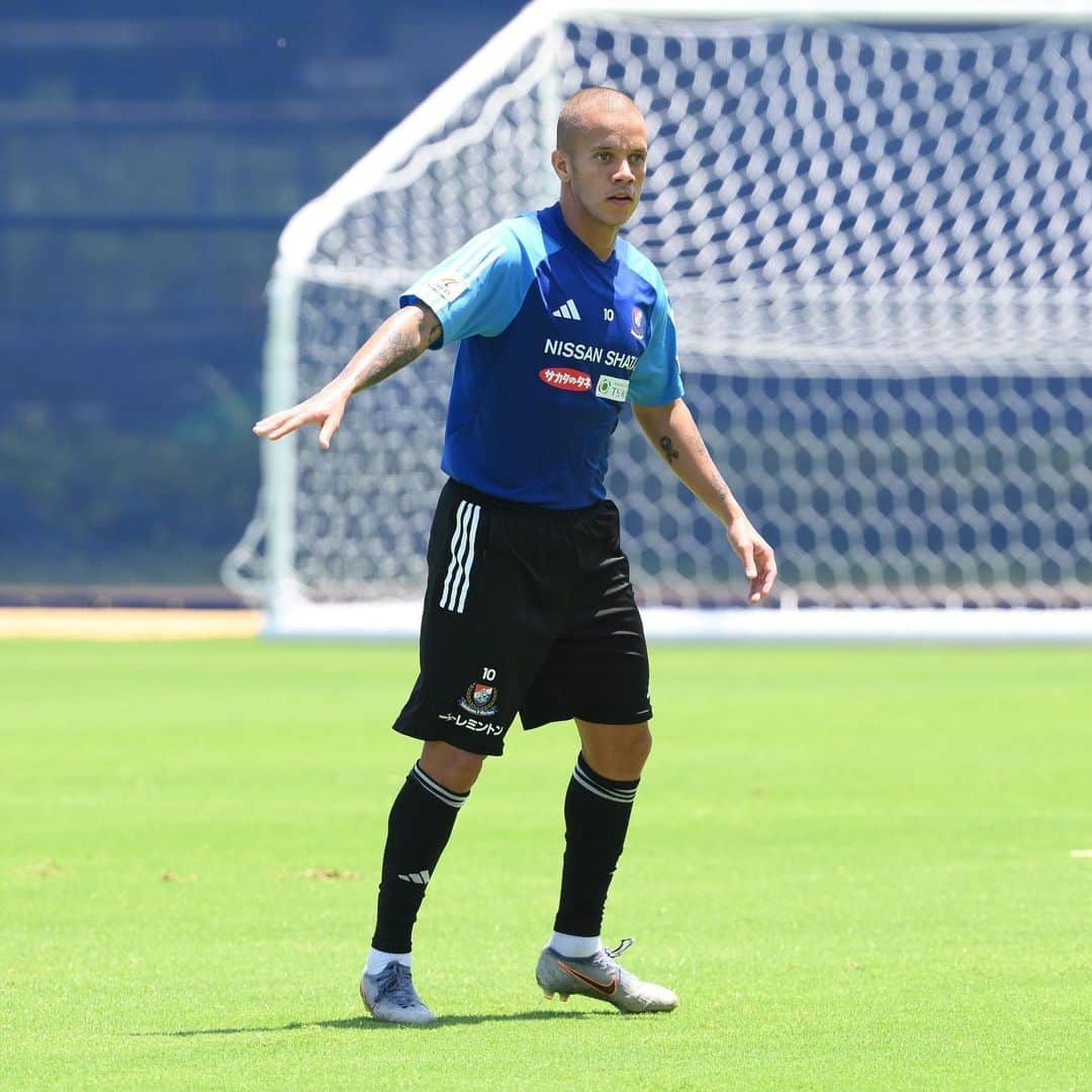 横浜F・マリノスさんのインスタグラム写真 - (横浜F・マリノスInstagram)「Our Number 10 is back to the field🔥👍 #fmarinos #マルコスジュニオール」7月11日 18時32分 - yokohamaf.marinos