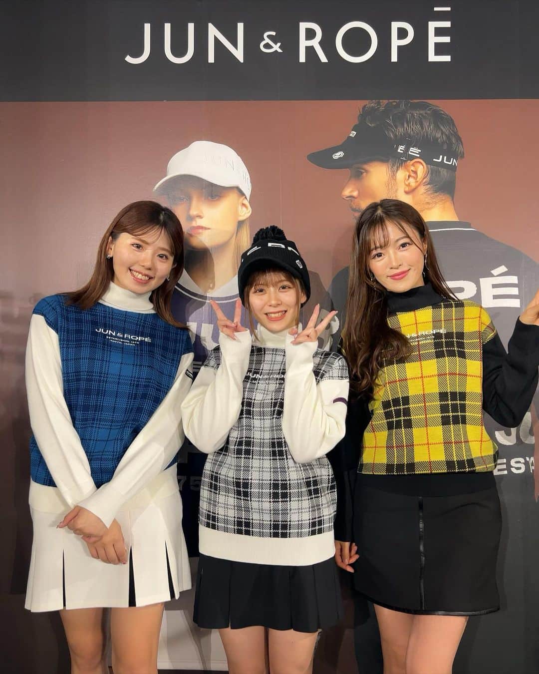 高橋としみのインスタグラム：「先日 @junandrope の 秋冬展示会に行ってきました⛳️  かえちときぃちゃんと 色違いのウェア着たよ😊 最近大人ぽくしたくてチェックきてなかったけど この黄色かわいい✨✨  #ゴルフ#ゴルフ女子#ゴルフウェア#ジュンアンドロペ #golf」
